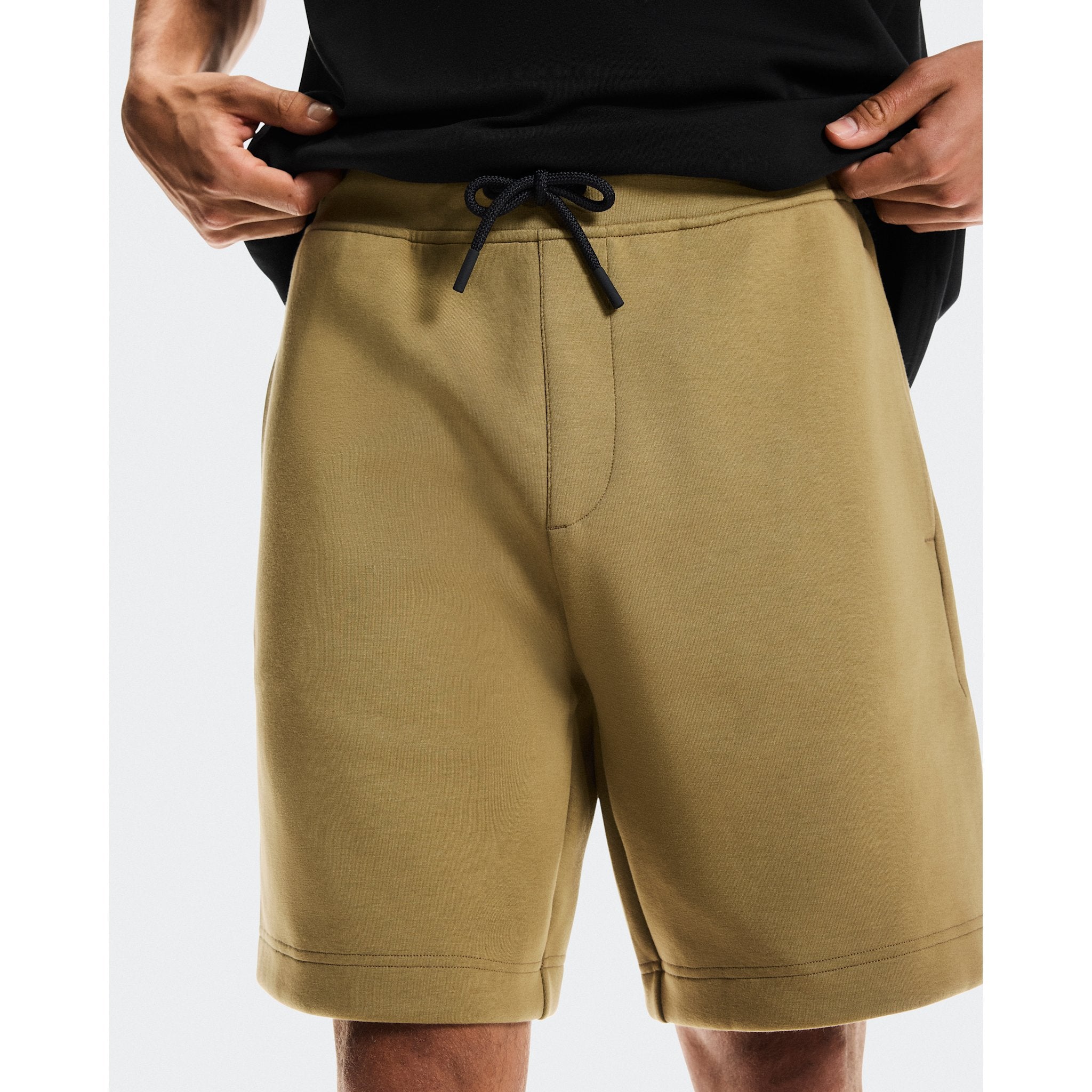 On Focus Tech Shorts Nutmeg