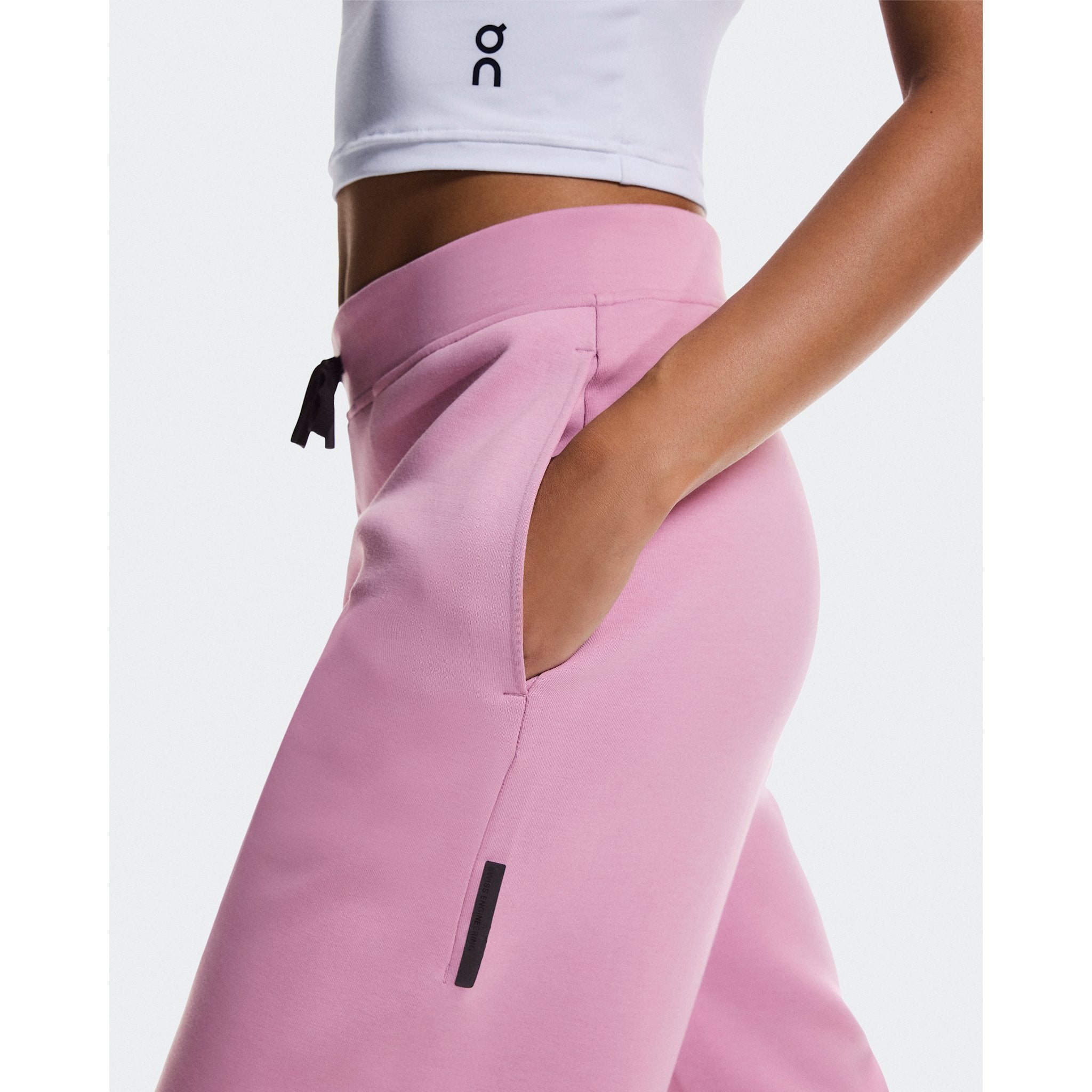 On Focus Tech Sweatpants Sakura