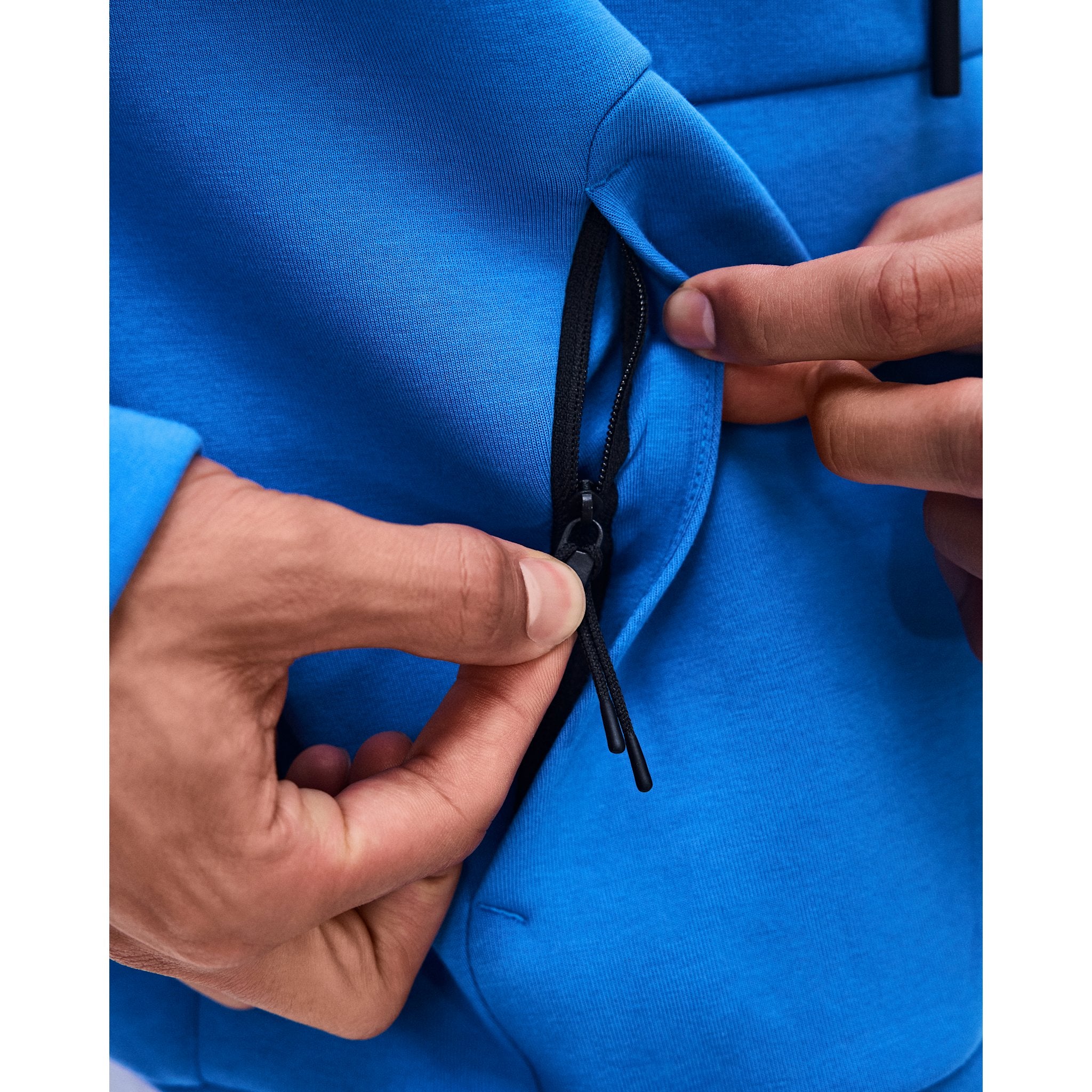 On Focus Tech Hoodie Jay