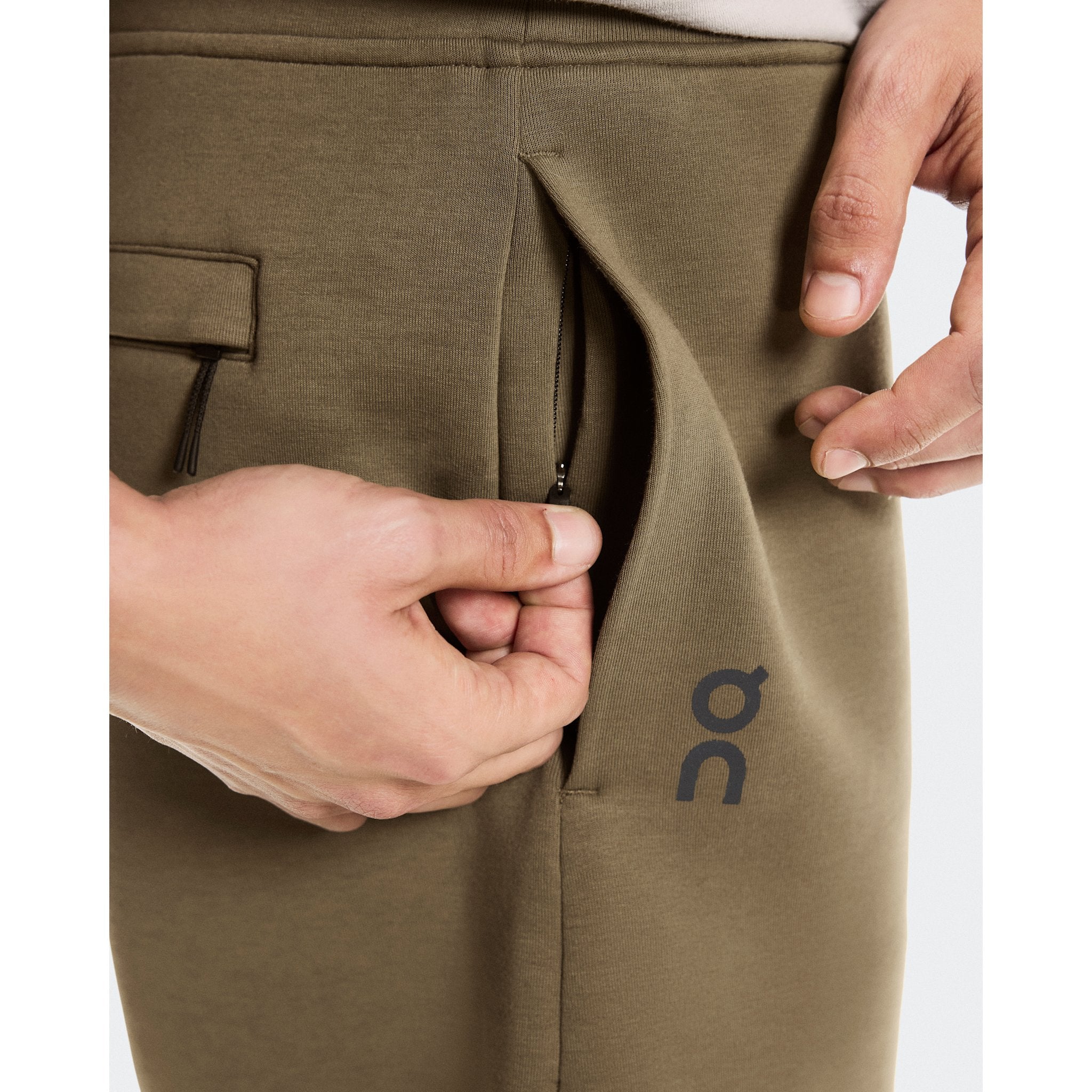On Focus Tech Shorts Kalamata
