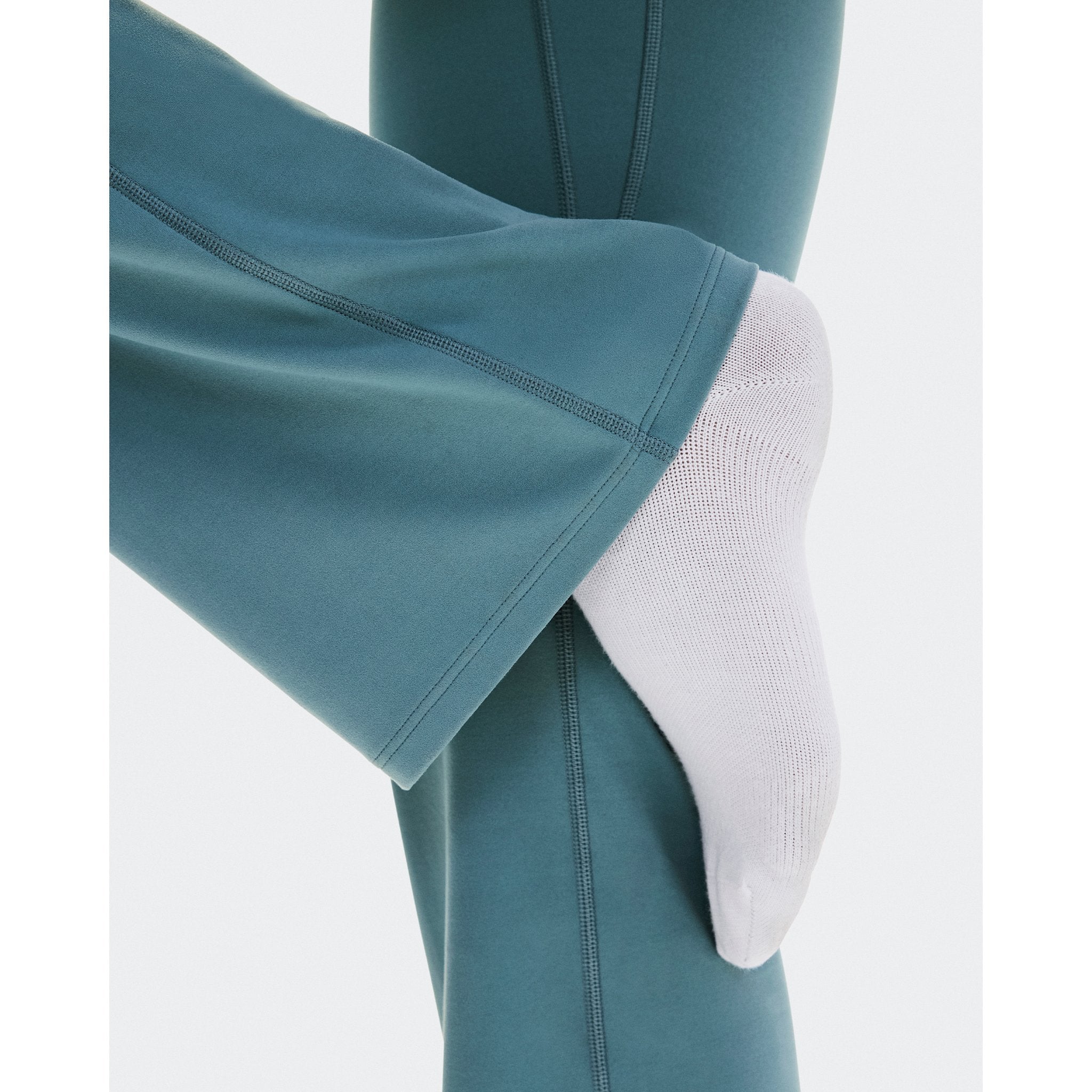 On Studio Flared Pants 32" Agave