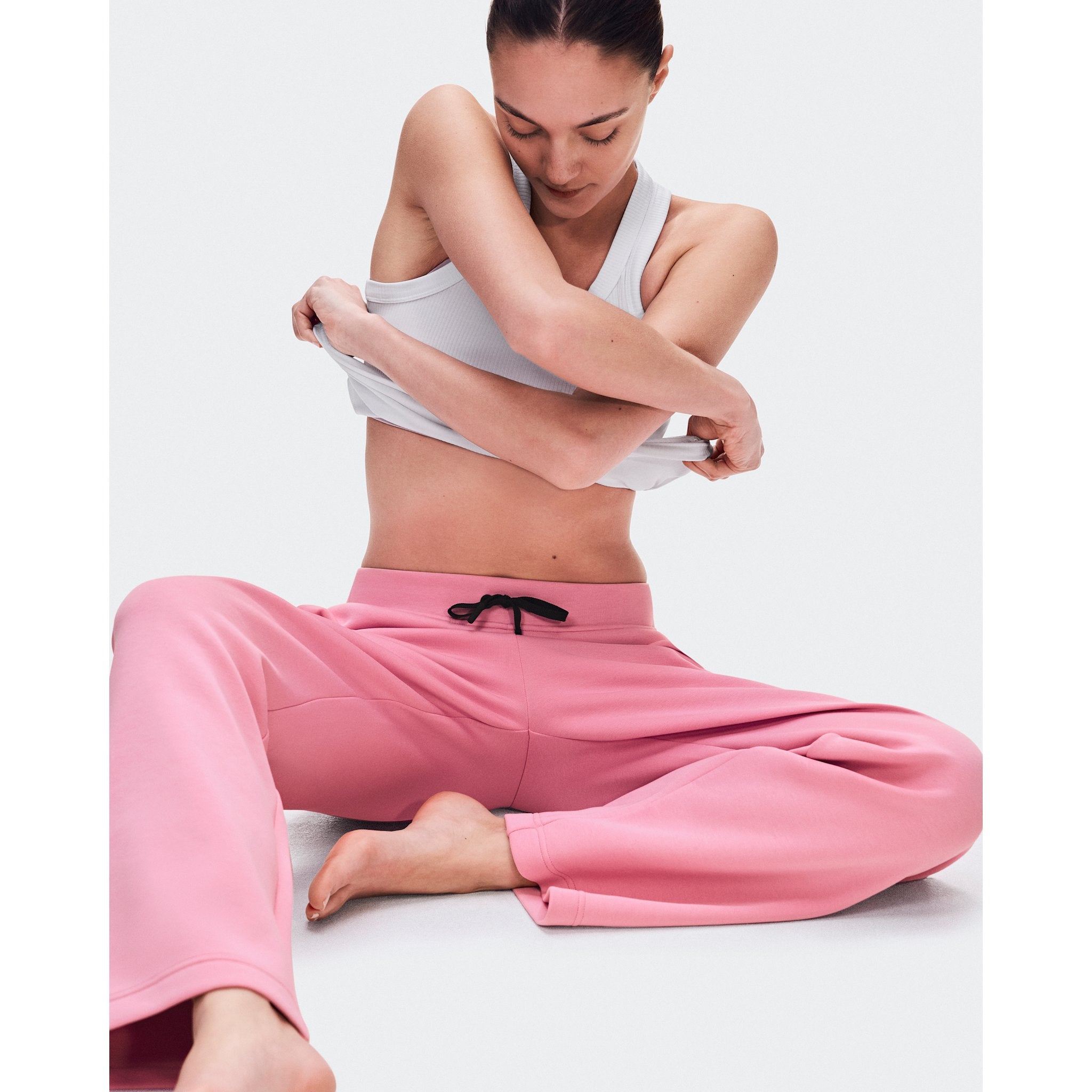 On Focus Tech Sweatpants Magnolia