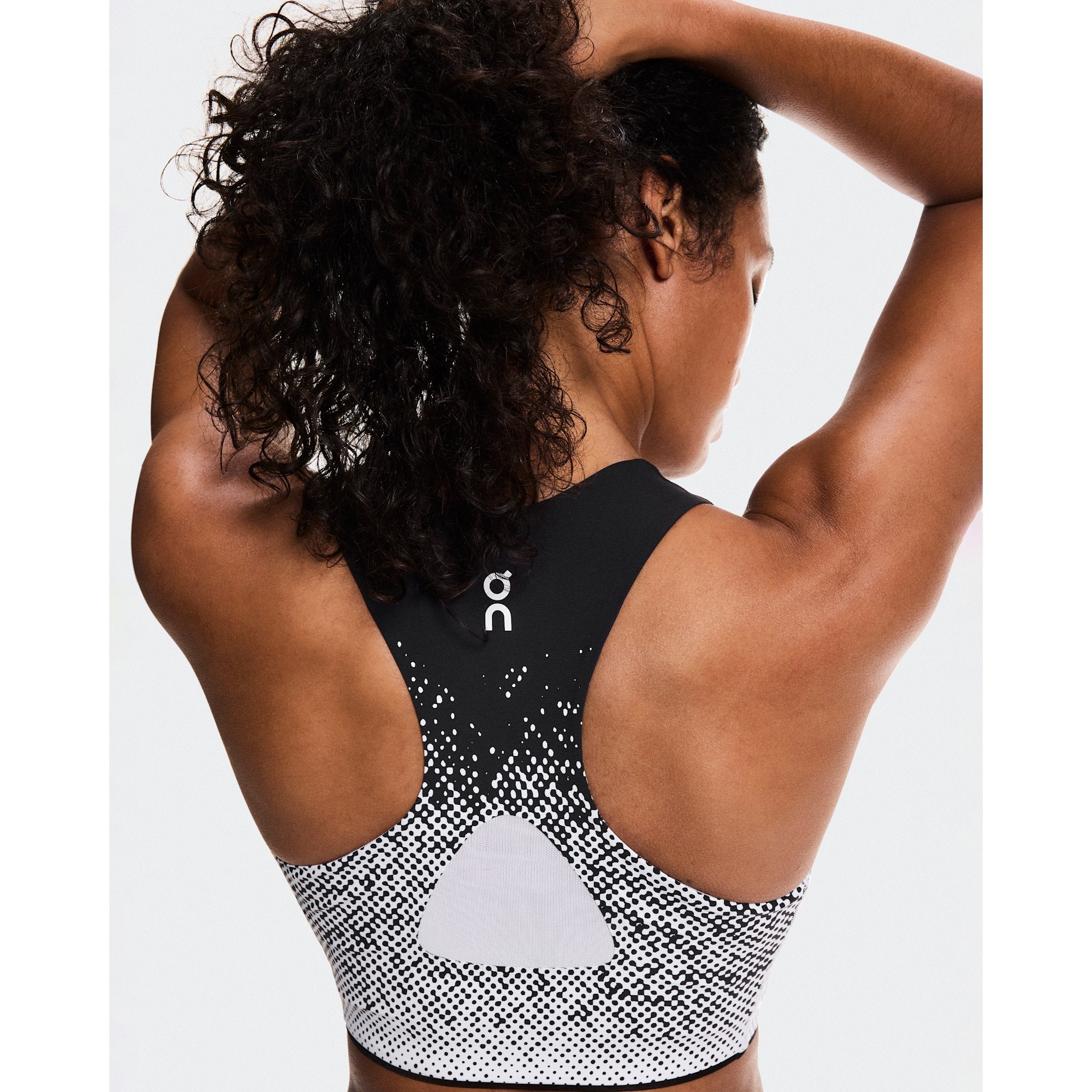On Zero Crop White | Black