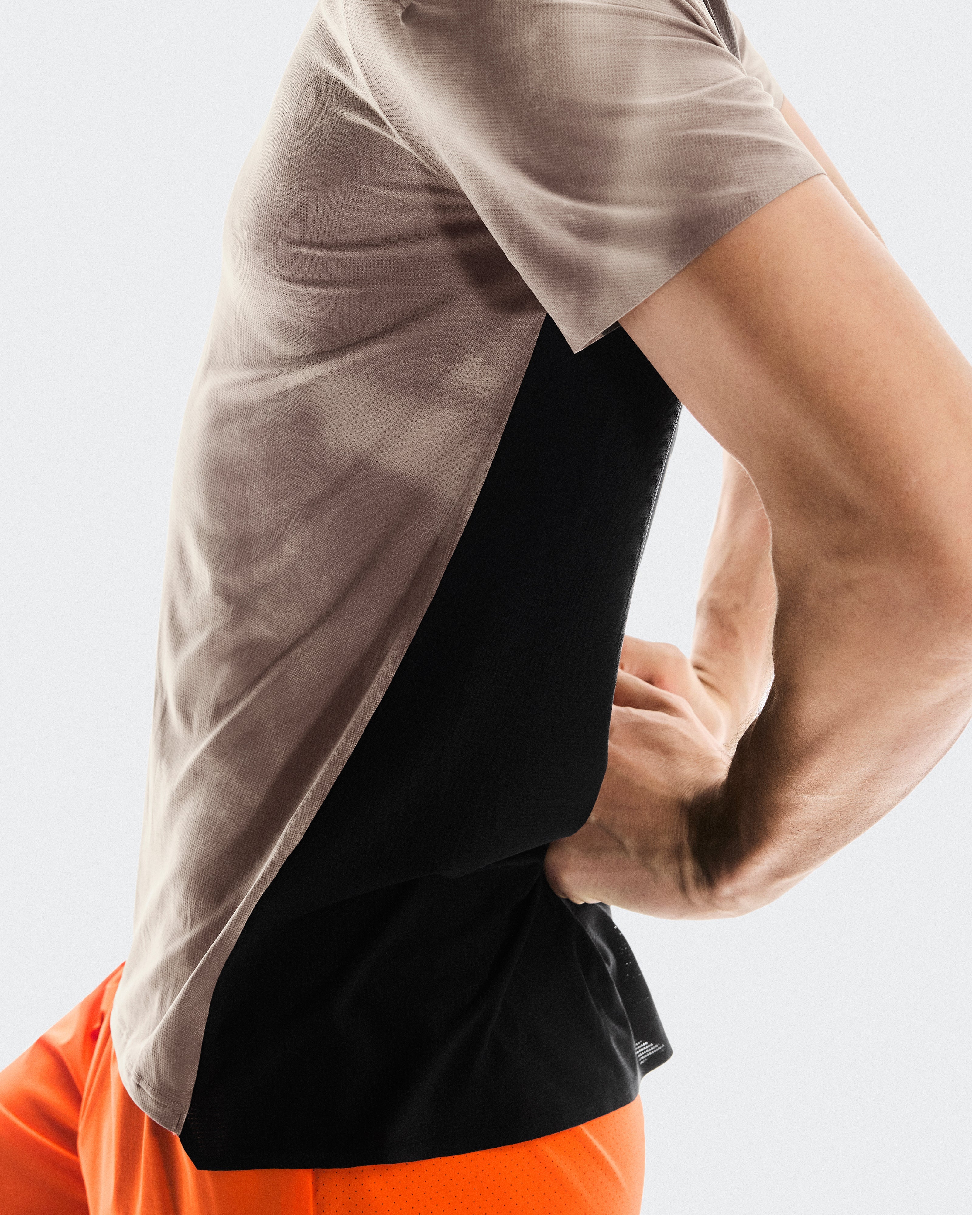 On Performance-T Aop Cinder | Black