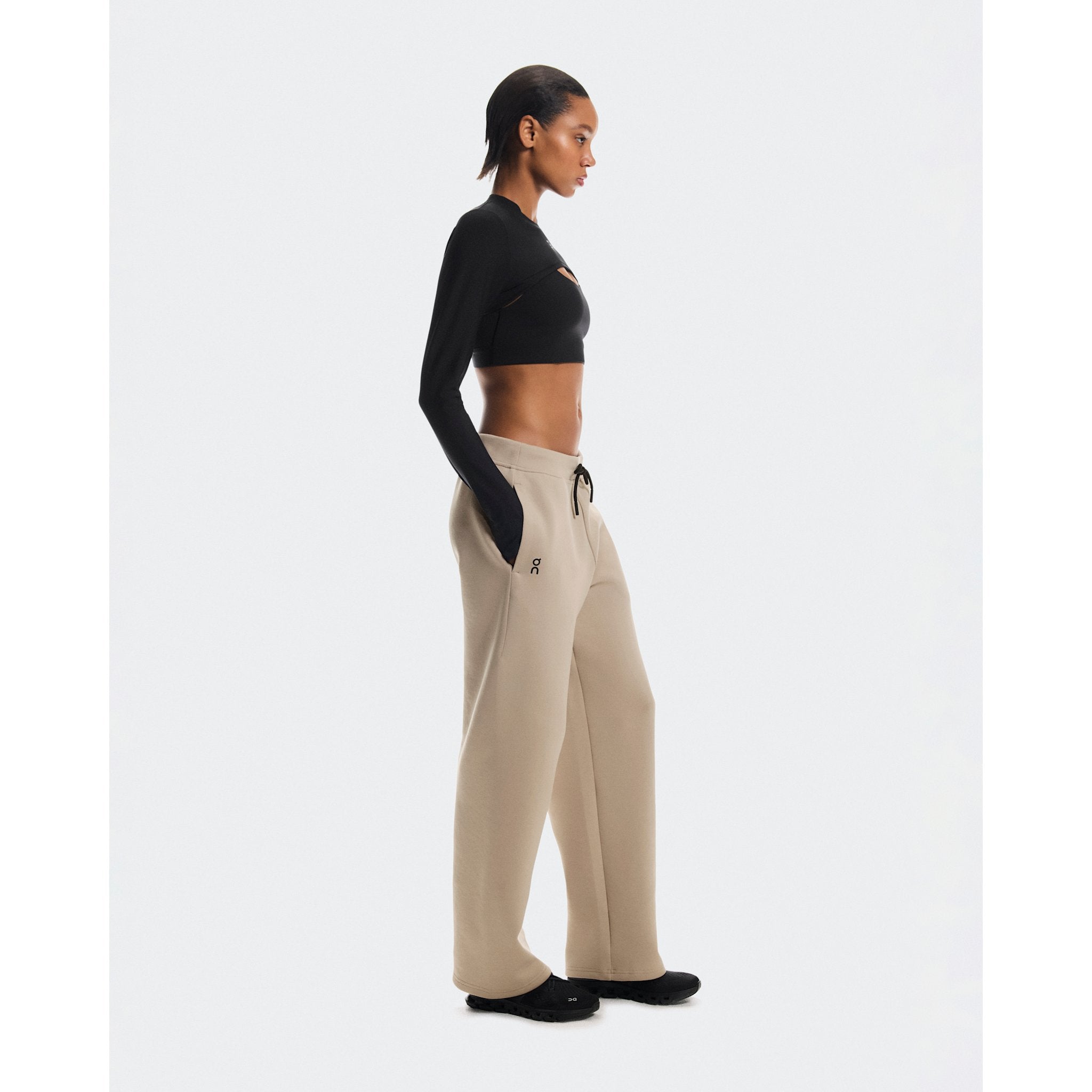 On Focus Tech Sweatpants Desert