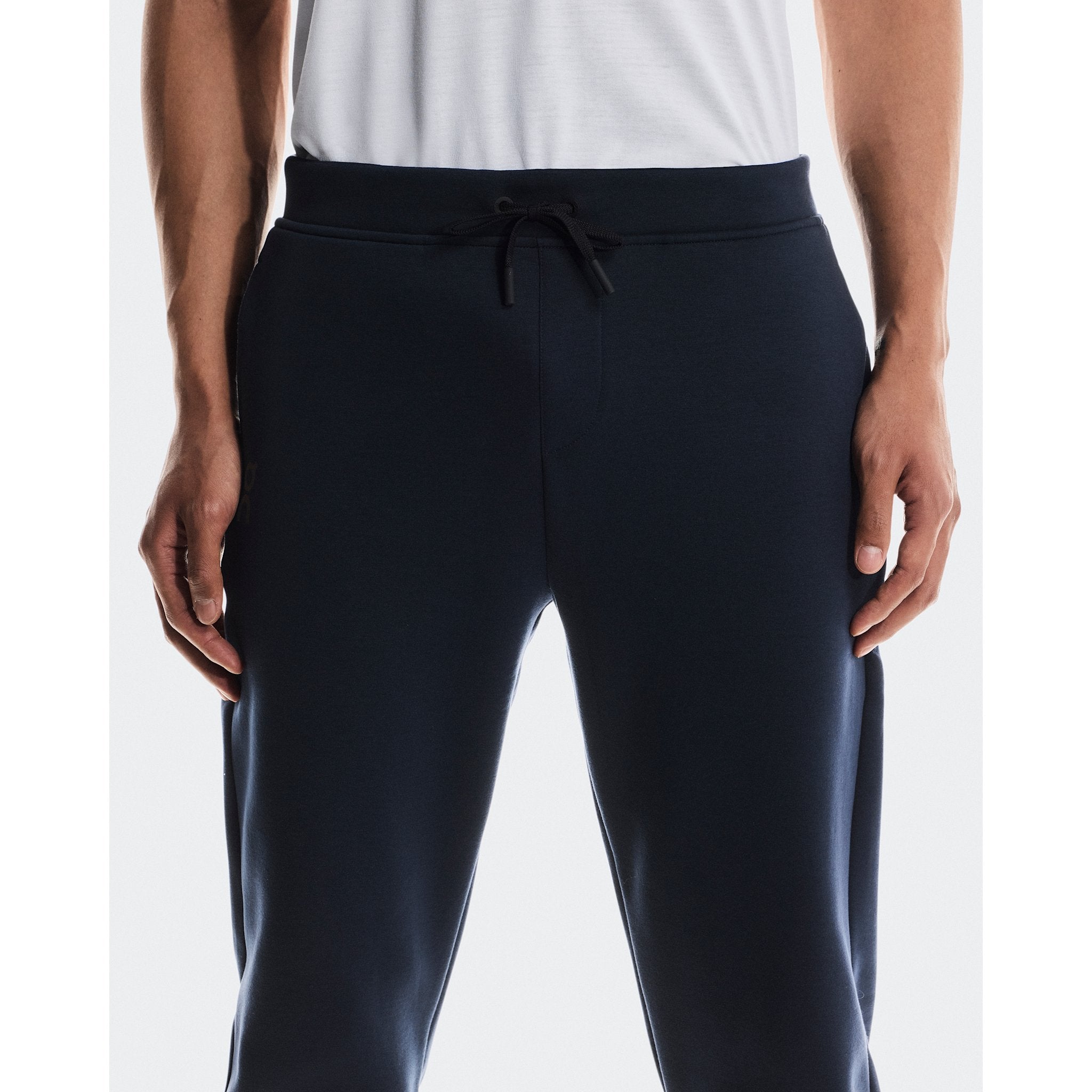 On Focus Tech Sweatpants Navy