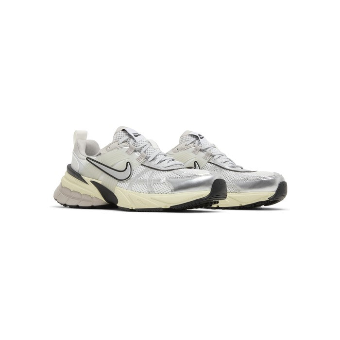 Nike Men's V2K Run 'Pure Platinum Metallic Silver'