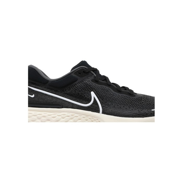 Nike ZoomX Invincible Run Flyknit 'Black White'