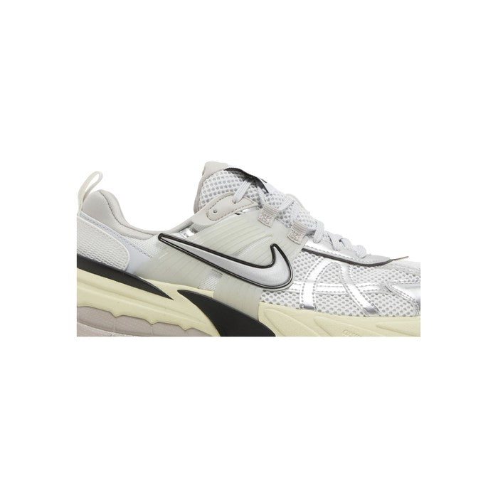 Nike Men's V2K Run 'Pure Platinum Metallic Silver'