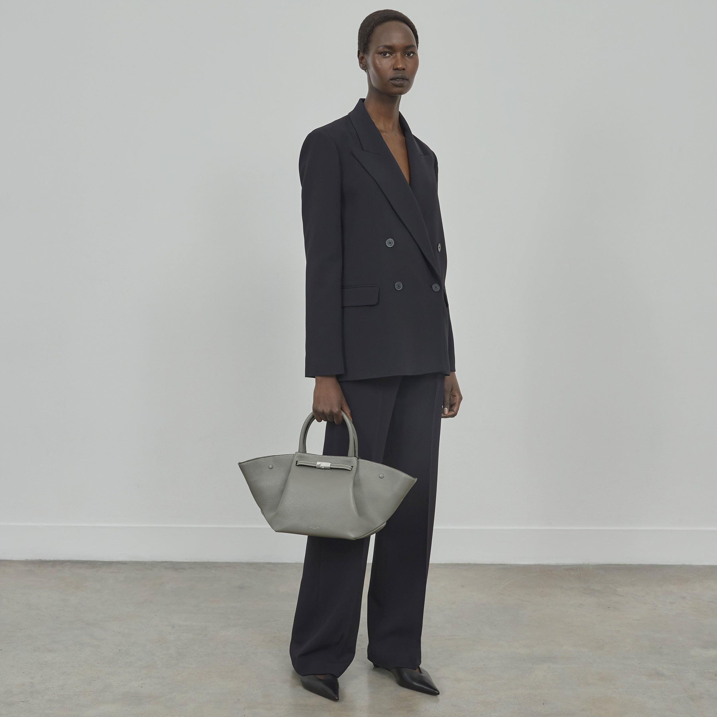 DeMellier The Midi New York stone grey small grain ecru stitching