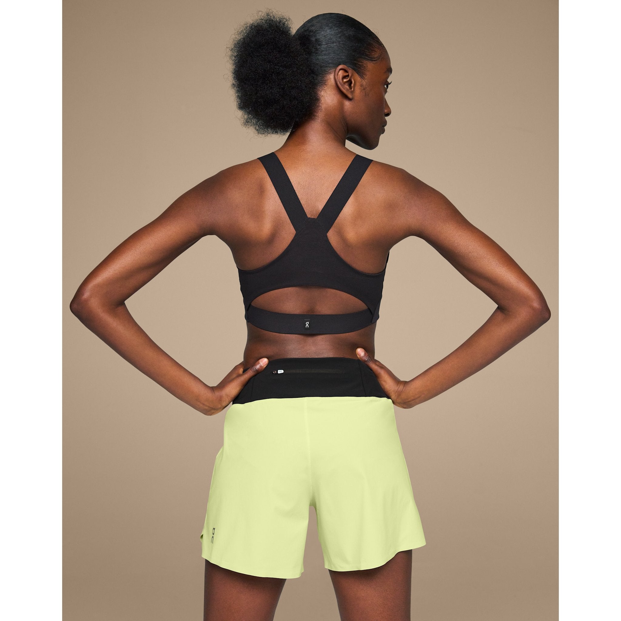 On 5" Running Shorts Hay | Black