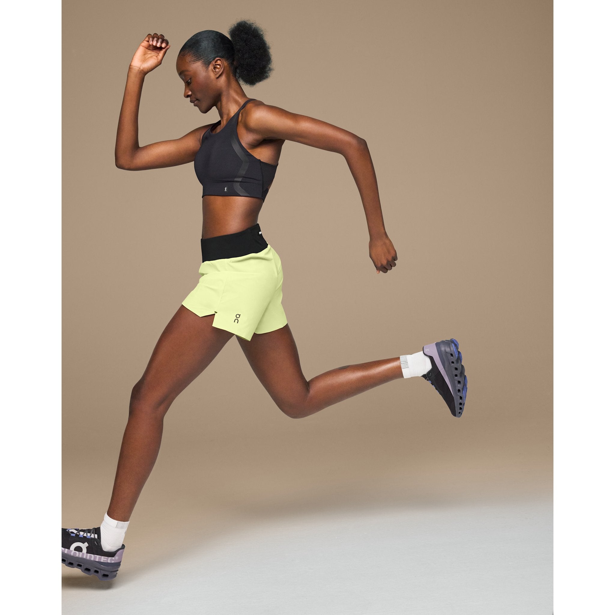 On 5" Running Shorts Hay | Black