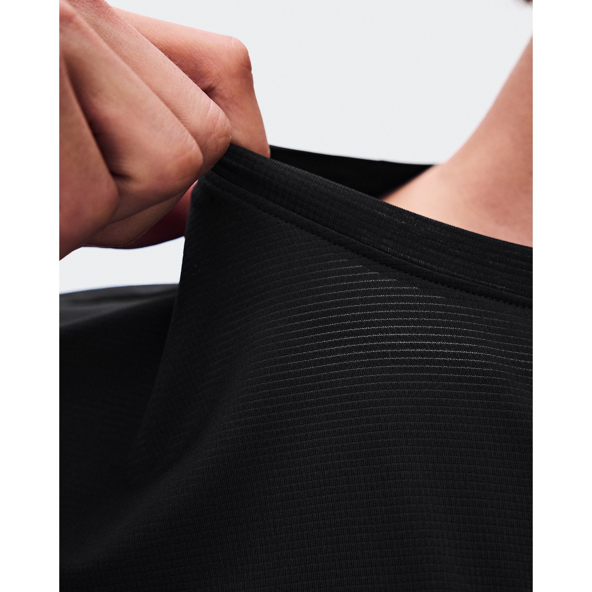 On Core-T Graphic Black