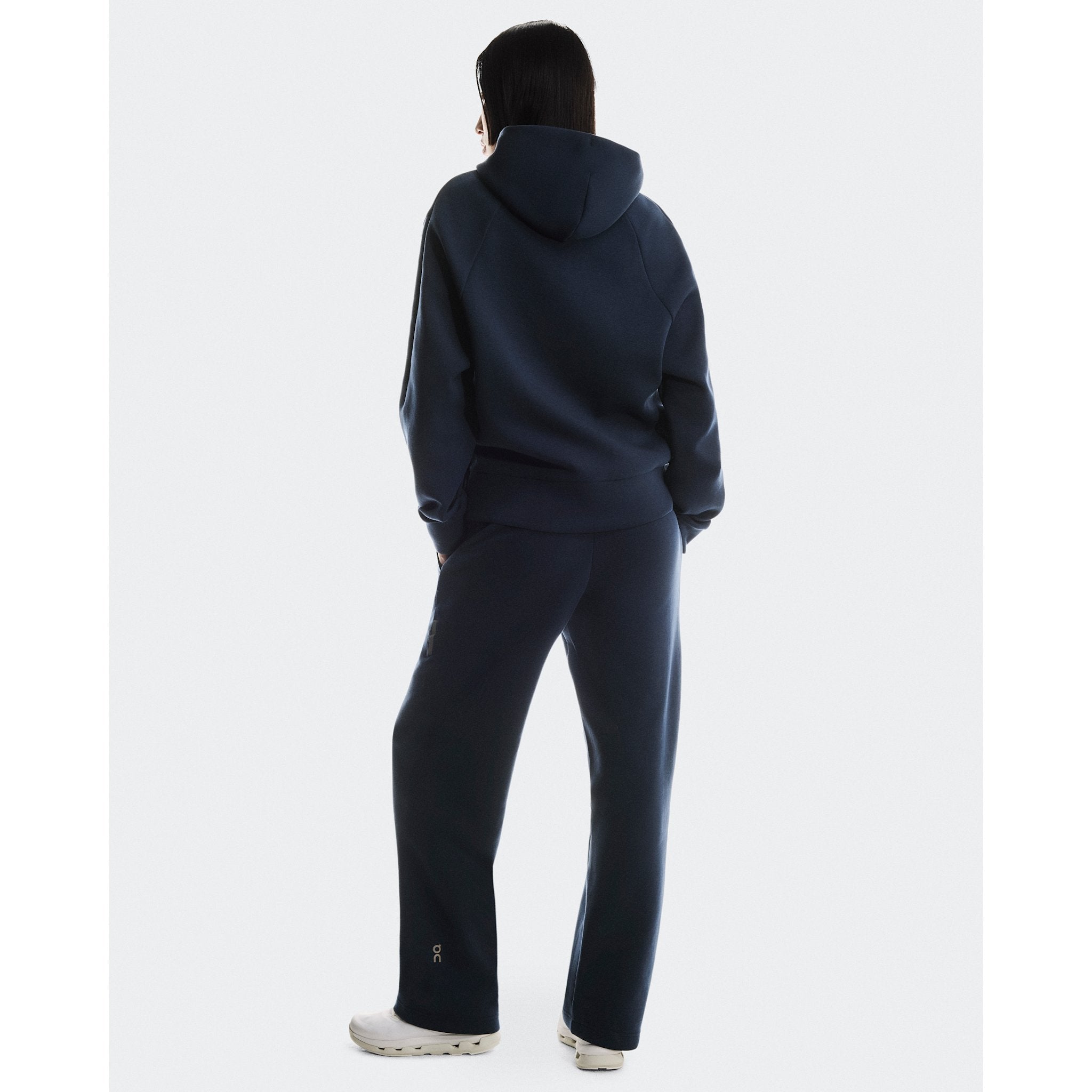 On Focus Tech Sweatpants Navy