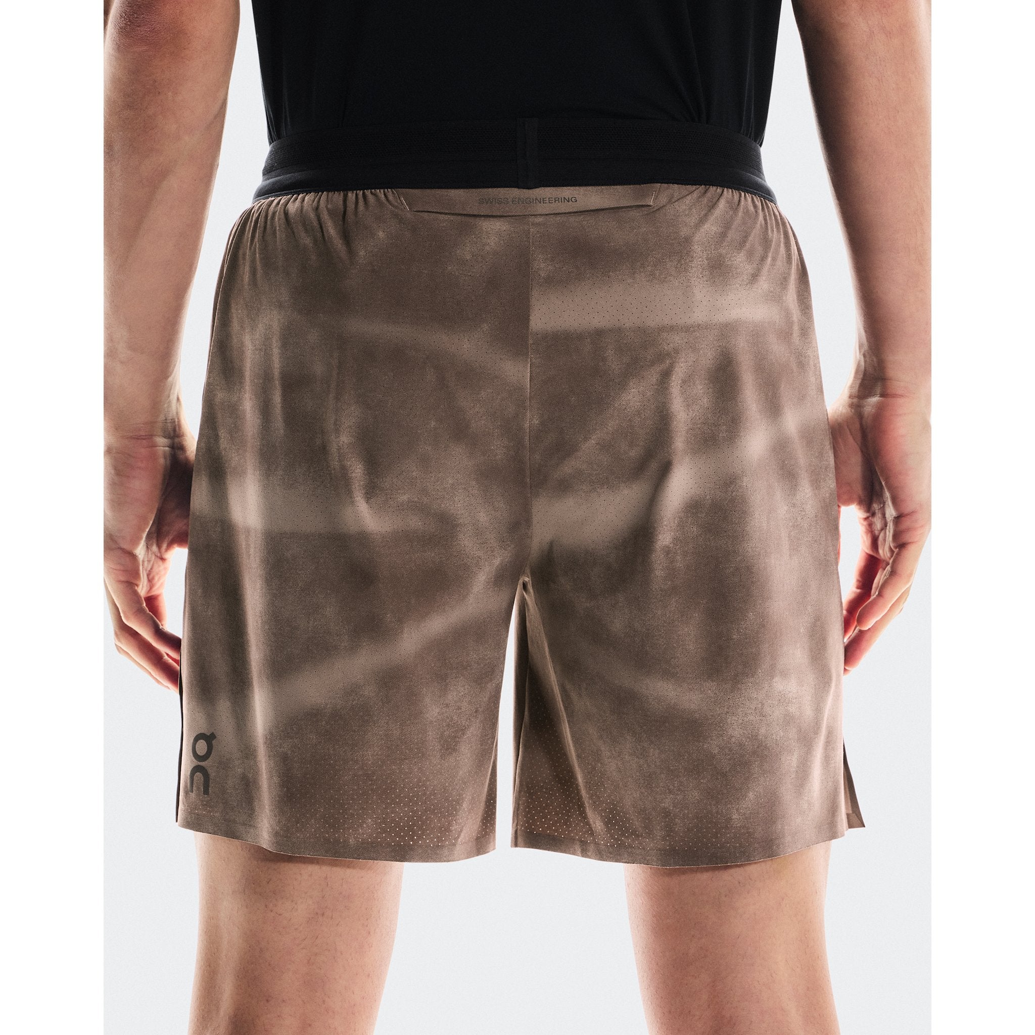 On 7" Performance Shorts AOP Cinder