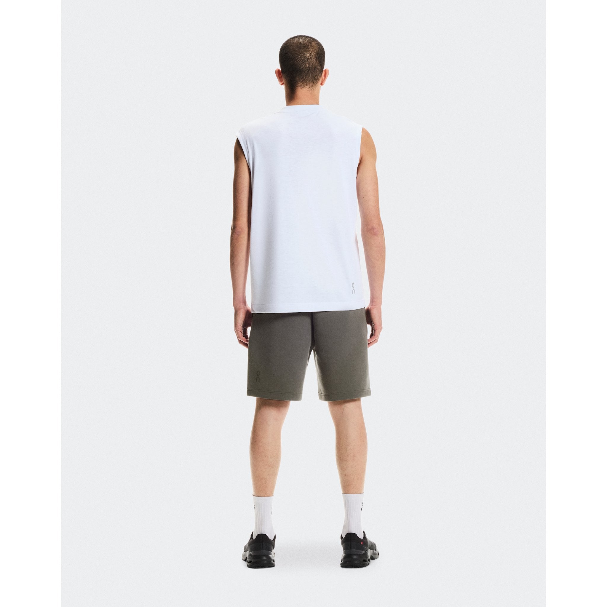 On Focus Tech Shorts Shadow