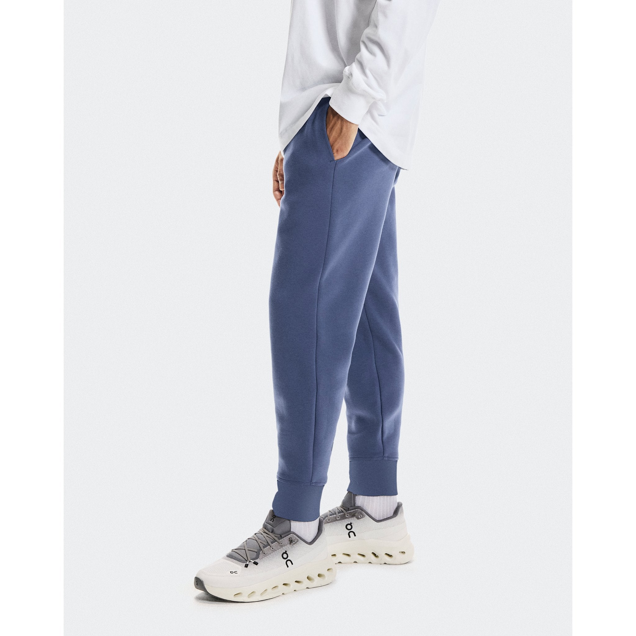 On Focus Tech Sweatpants Acai