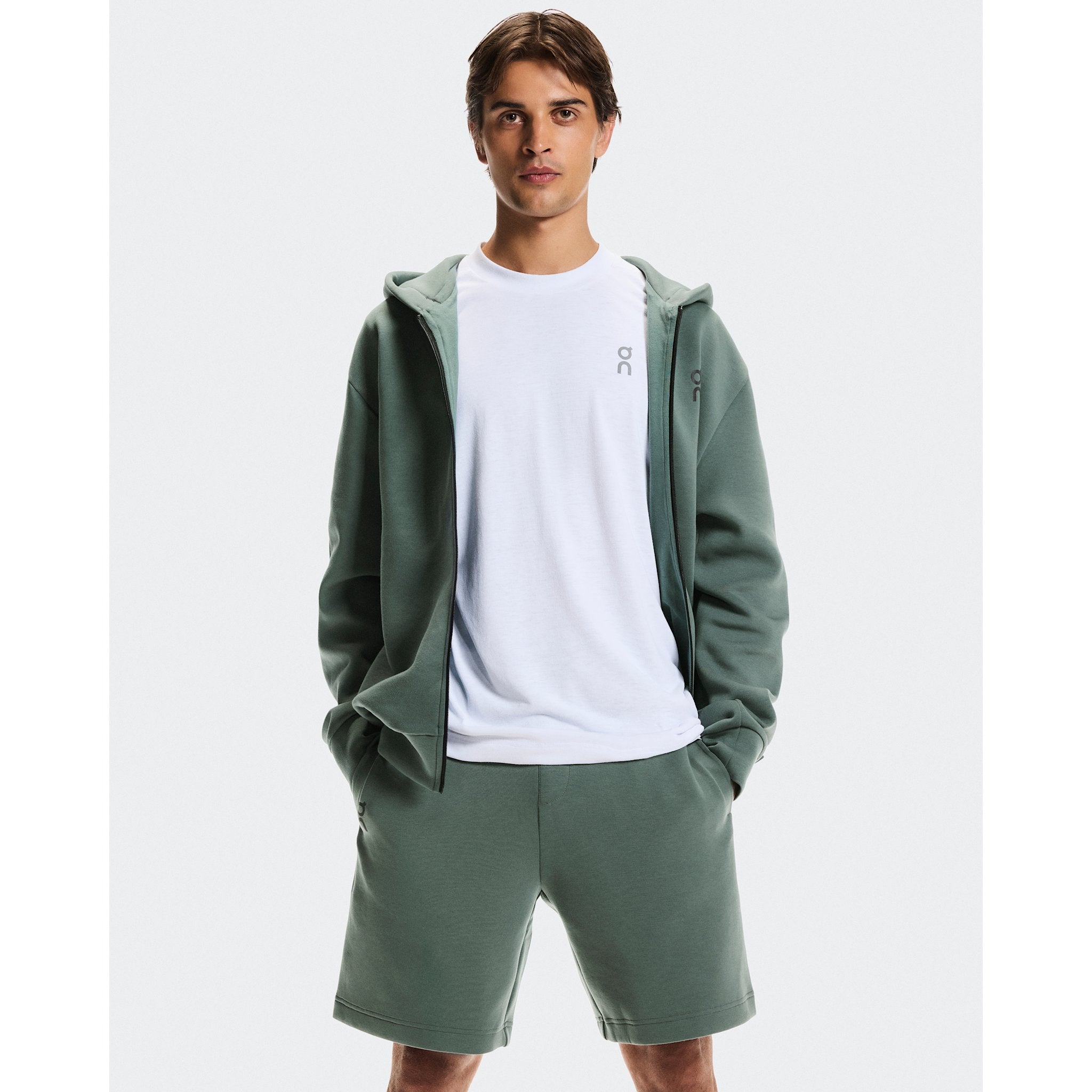 On Focus Tech Shorts Olive