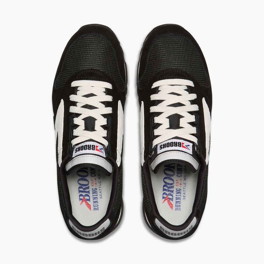 Brooks Chariot Black/White (Women's)