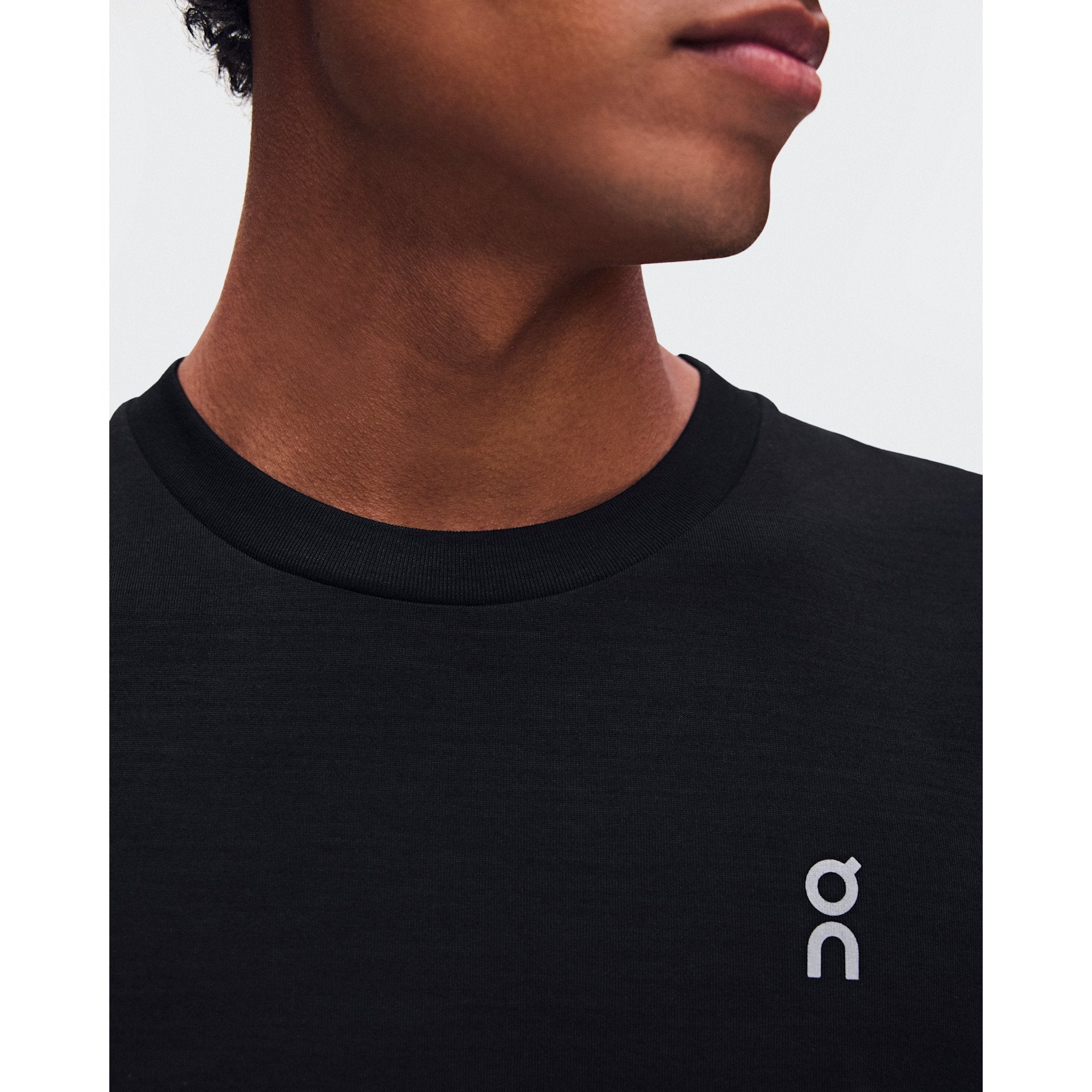 On Train-T Black
