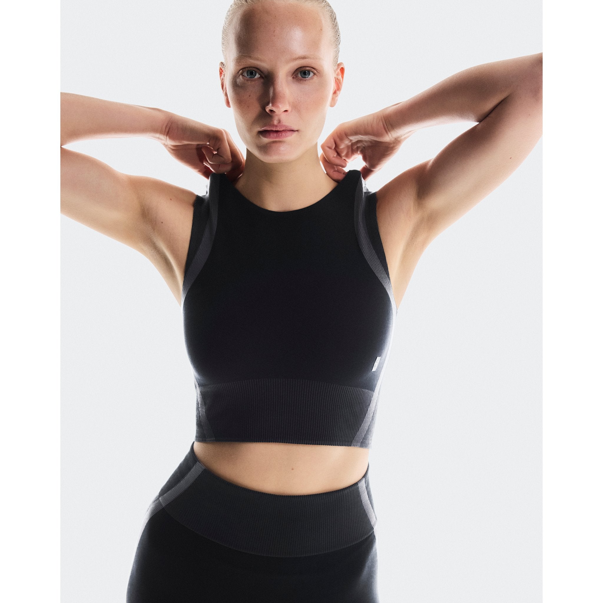 On Studio Knit Crop Black | Eclipse