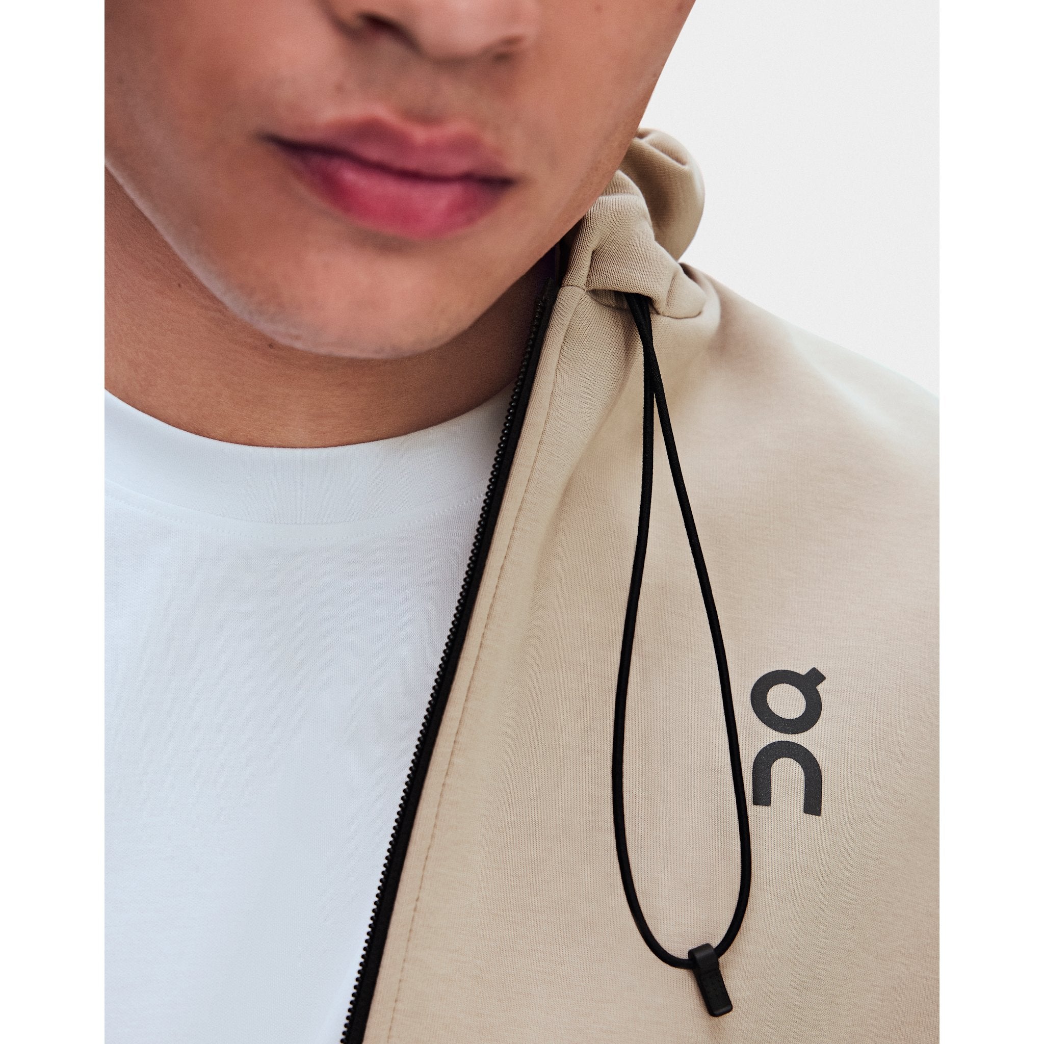 On Focus Tech Zip Hoodie Desert