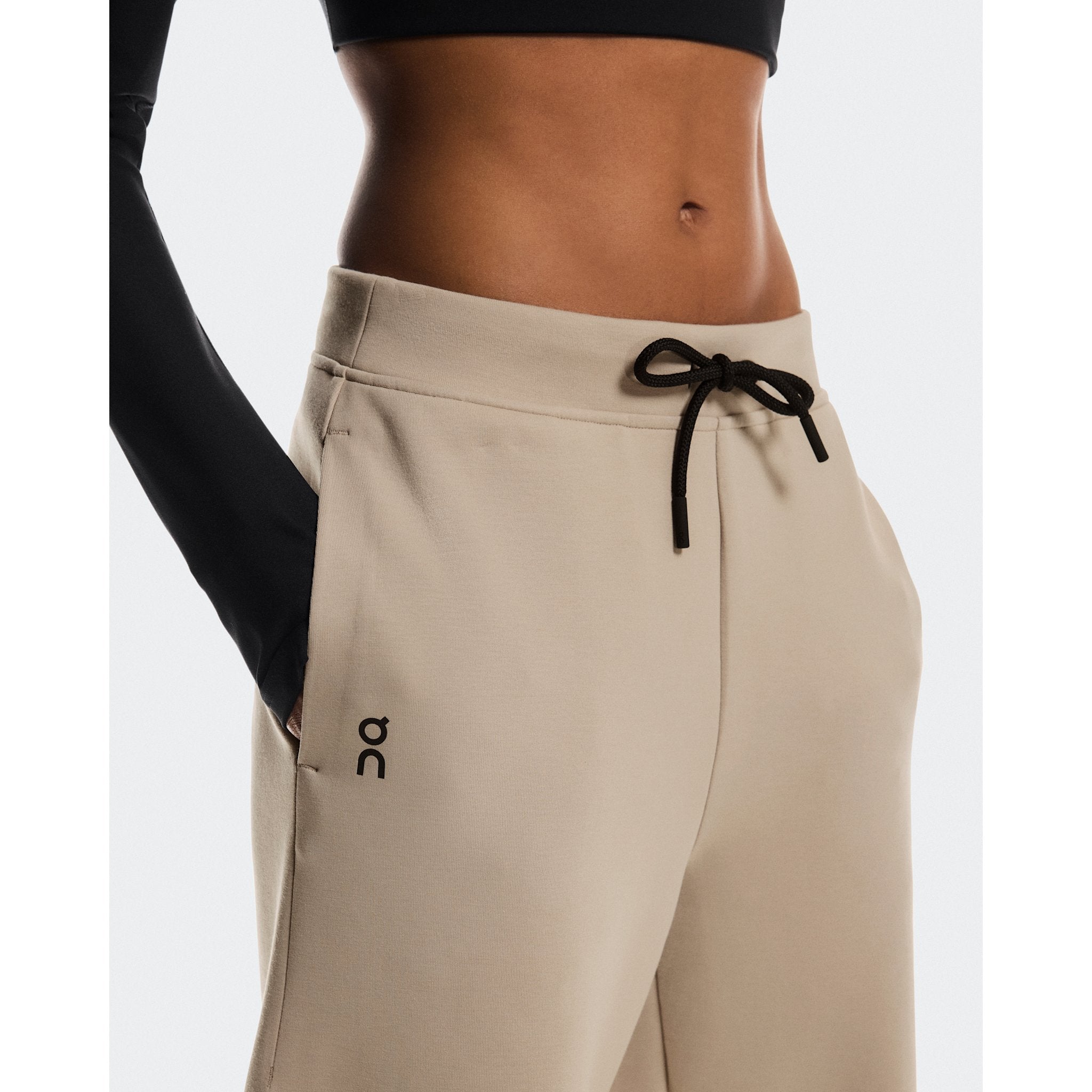 On Focus Tech Sweatpants Desert