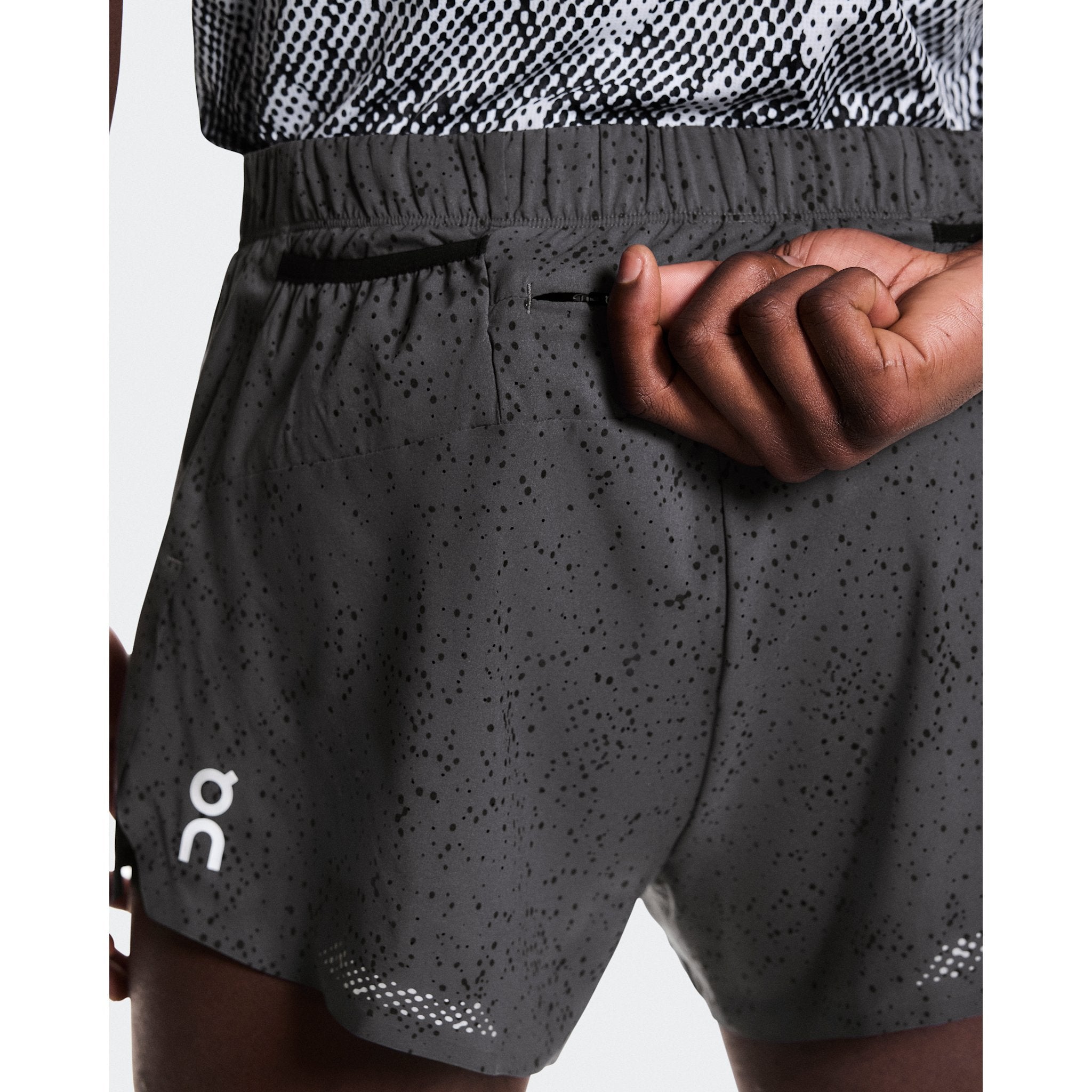 On Zero Shorts Iron | Black