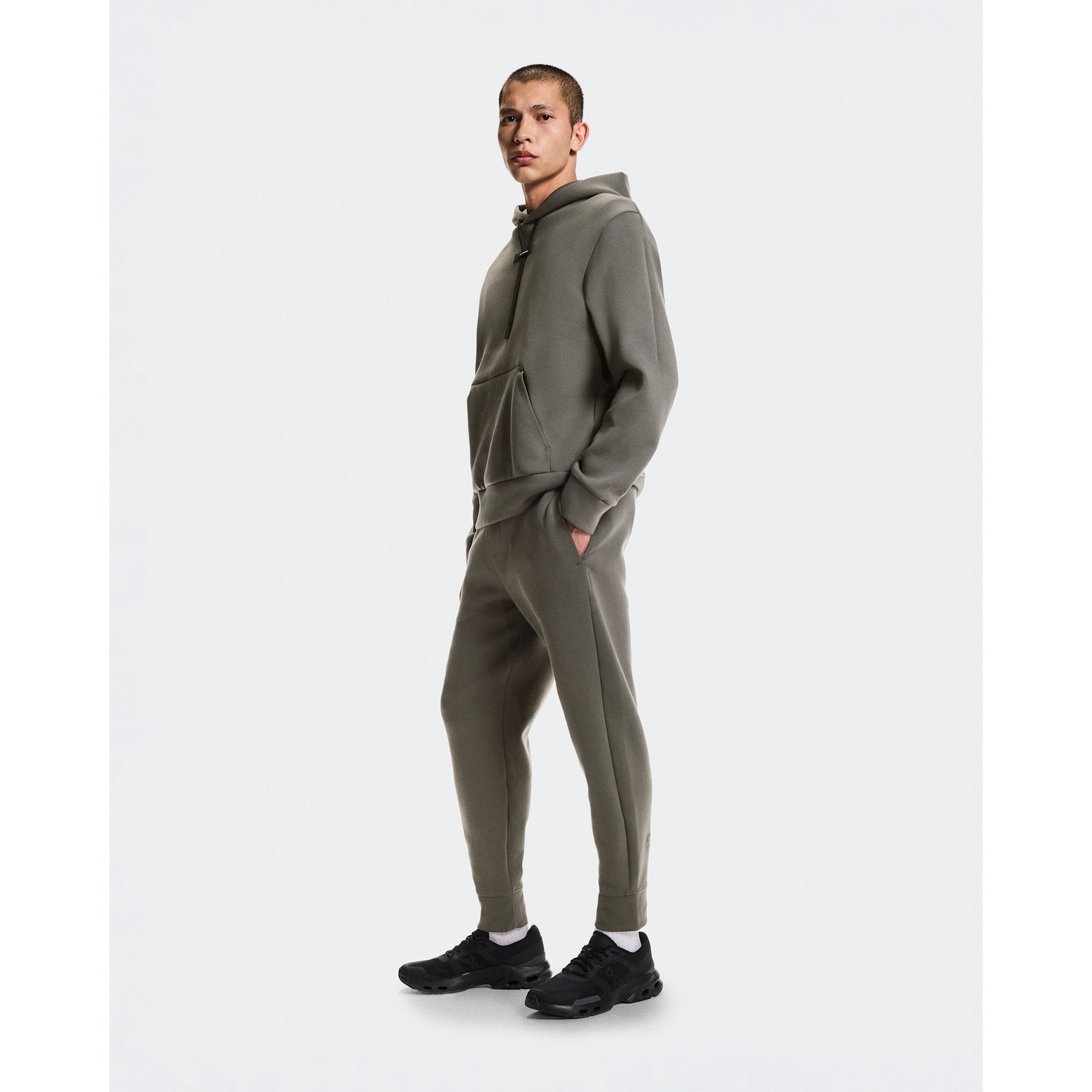 On Focus Tech Sweatpants Shadow