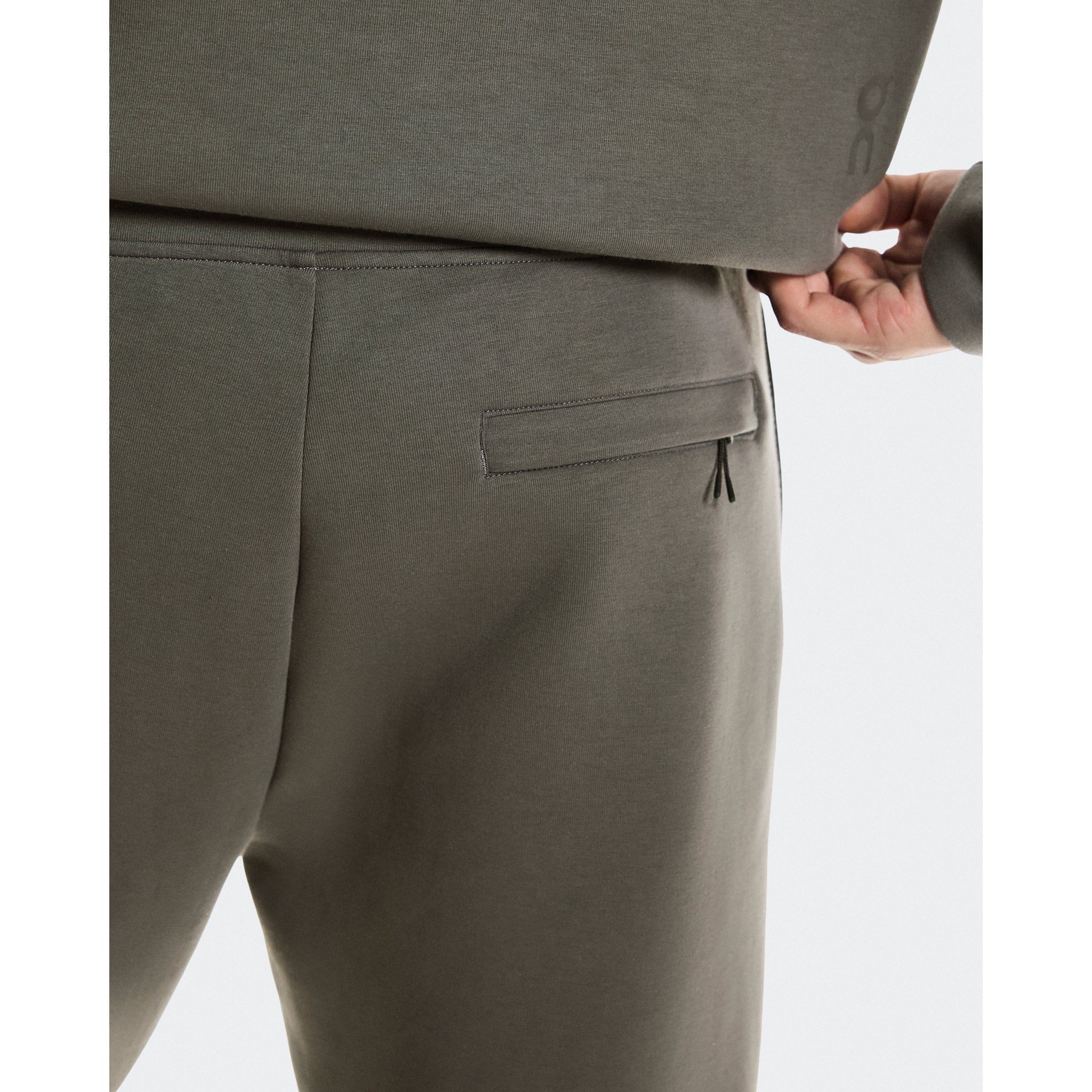 On Focus Tech Sweatpants Shadow