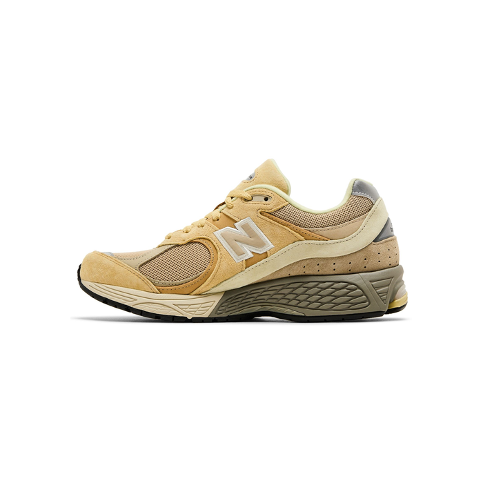 New Balance AURALEE x 2002R 'Sand'