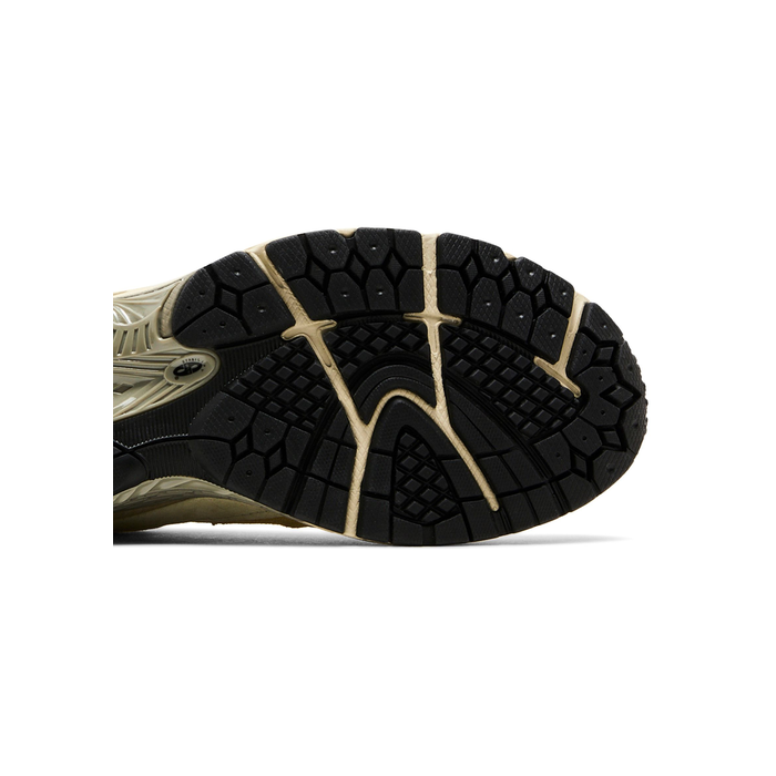 New Balance AURALEE x 2002R 'Sand'