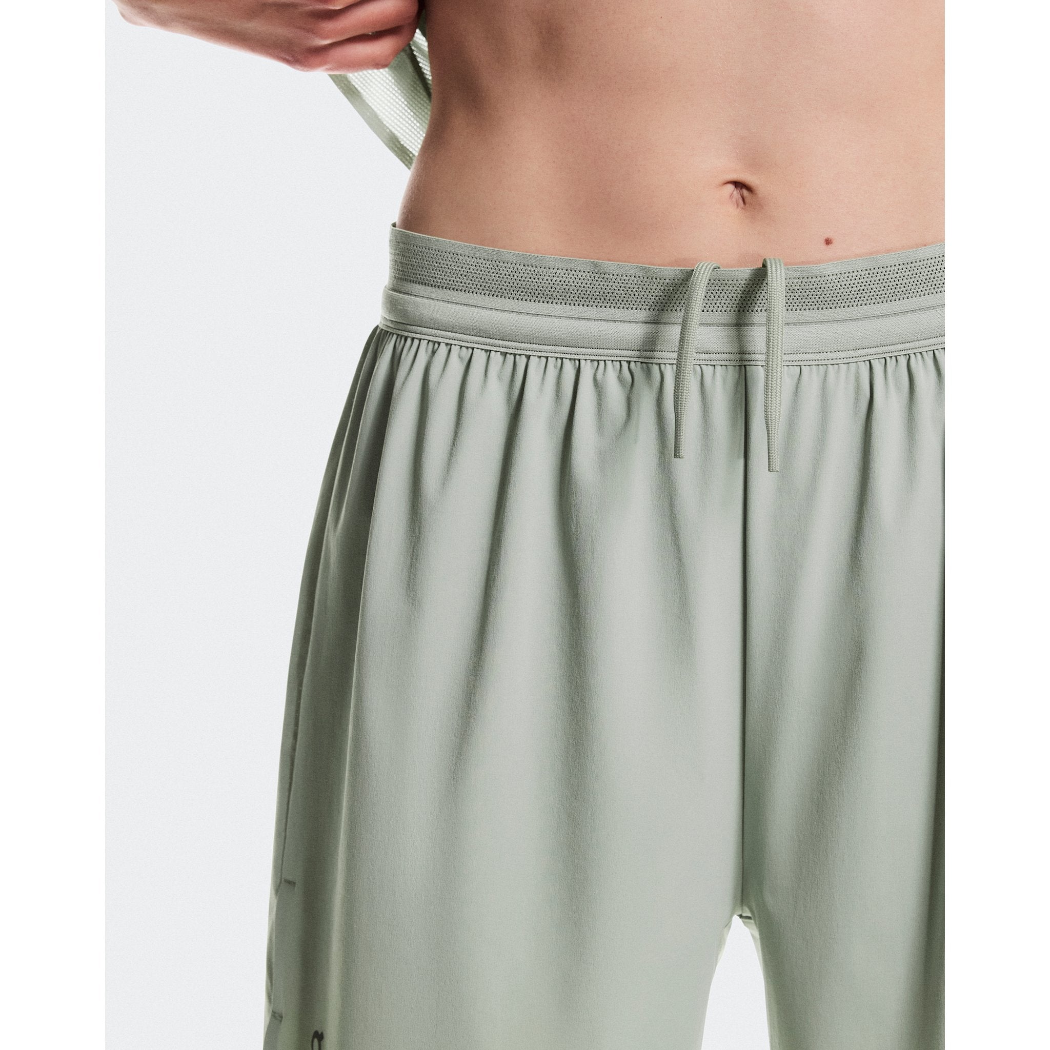 On 5" Performance Shorts Tin
