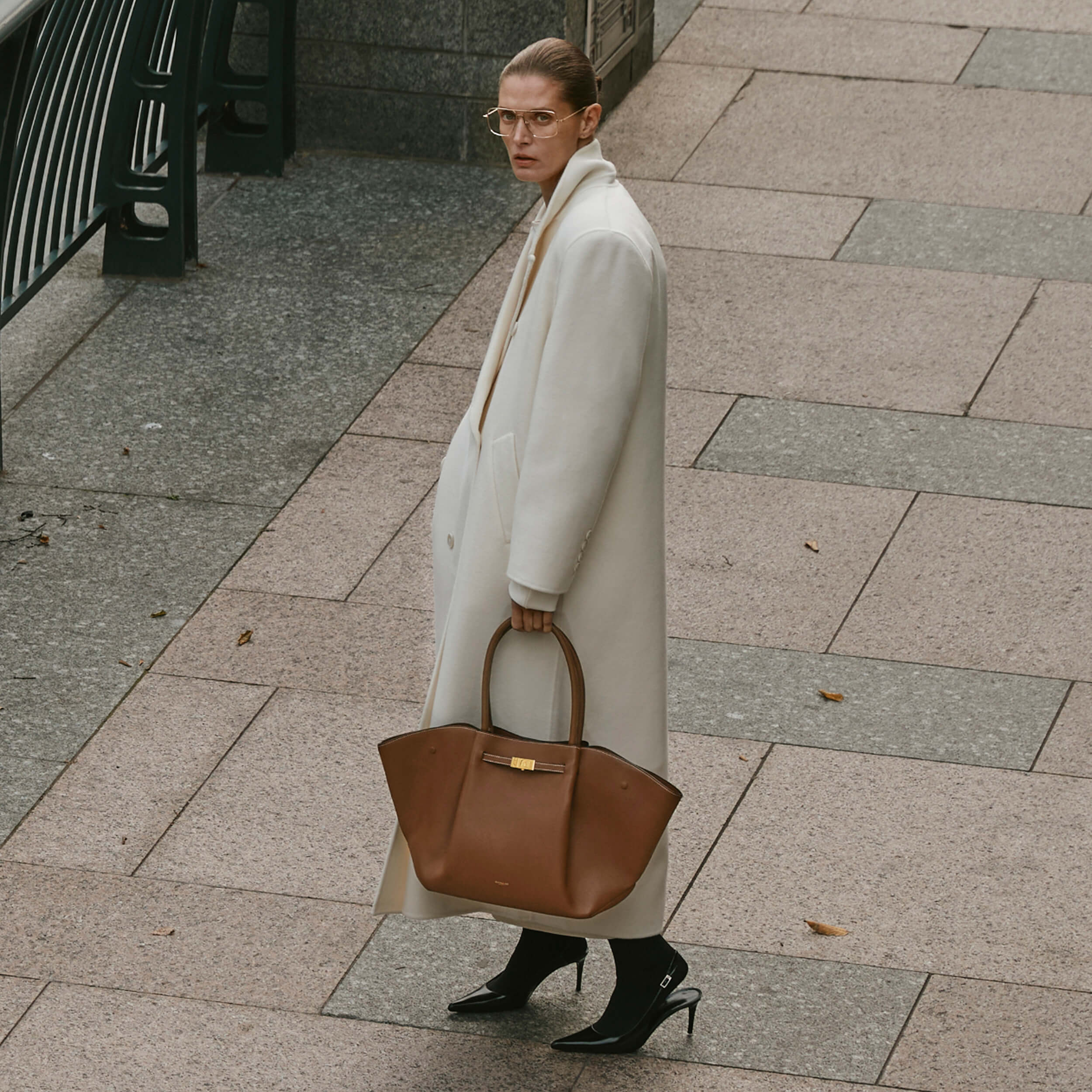 DeMellier The New York tan small grain ecru stitching