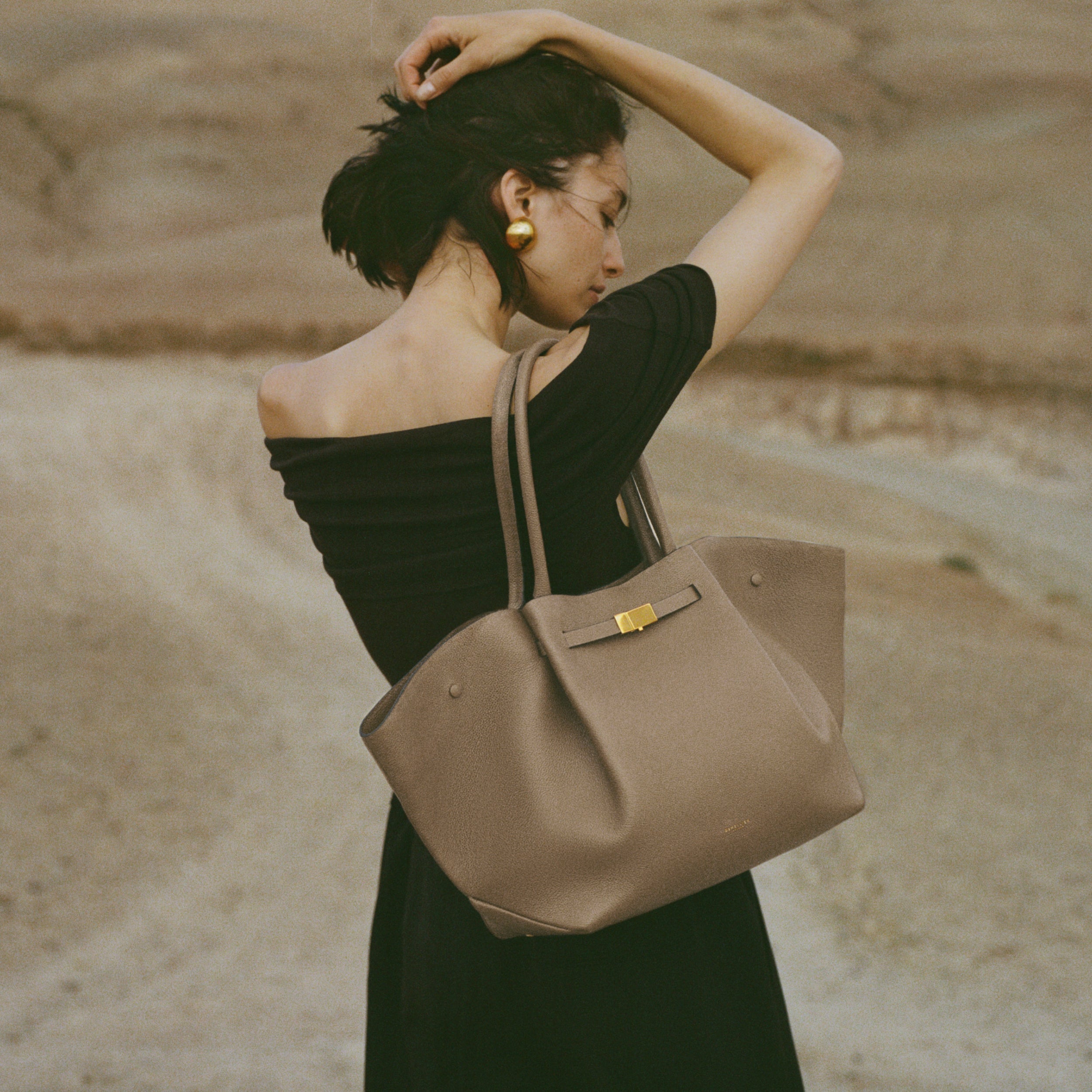 DeMellier The New York dark sand small grain