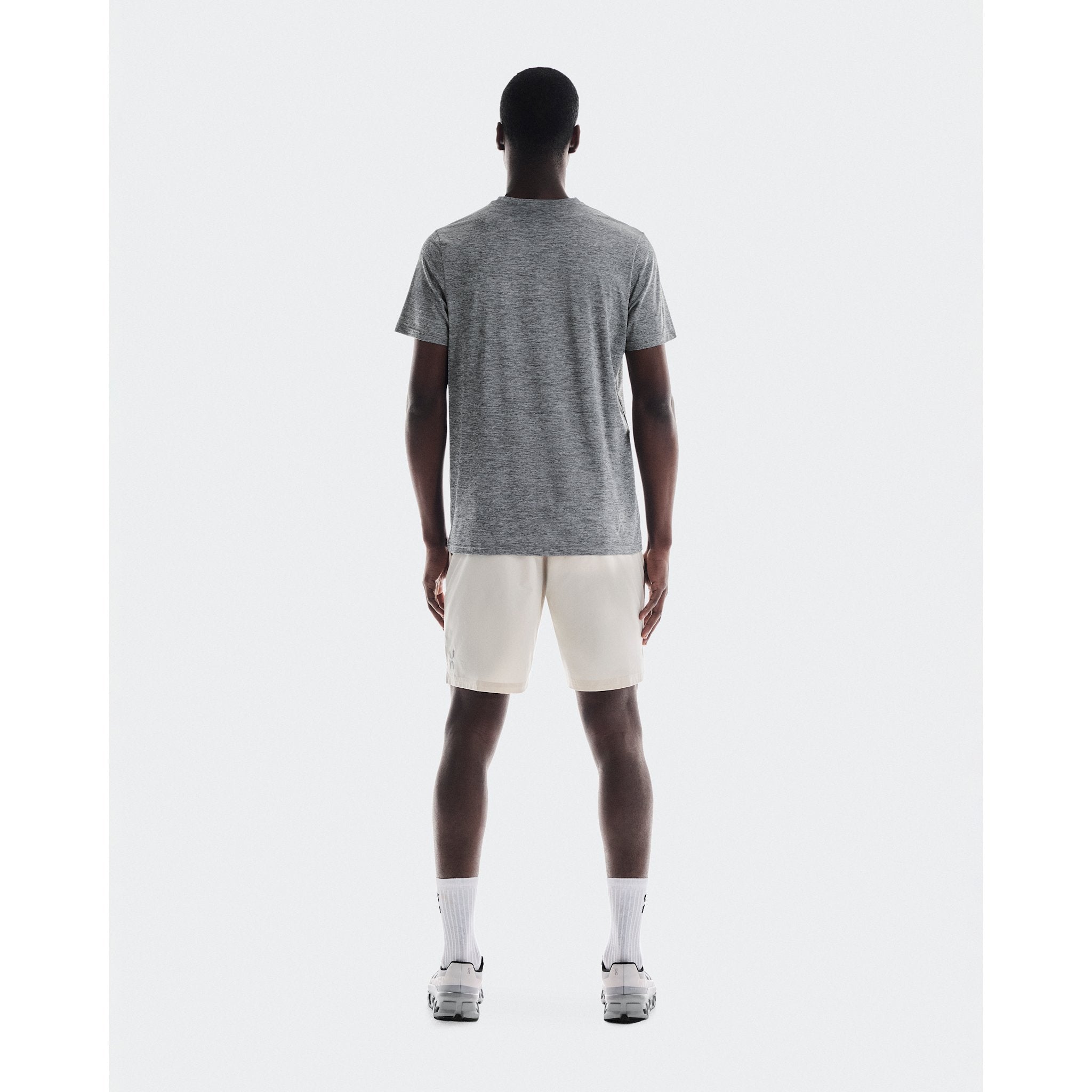 On 7" Core Shorts Sand