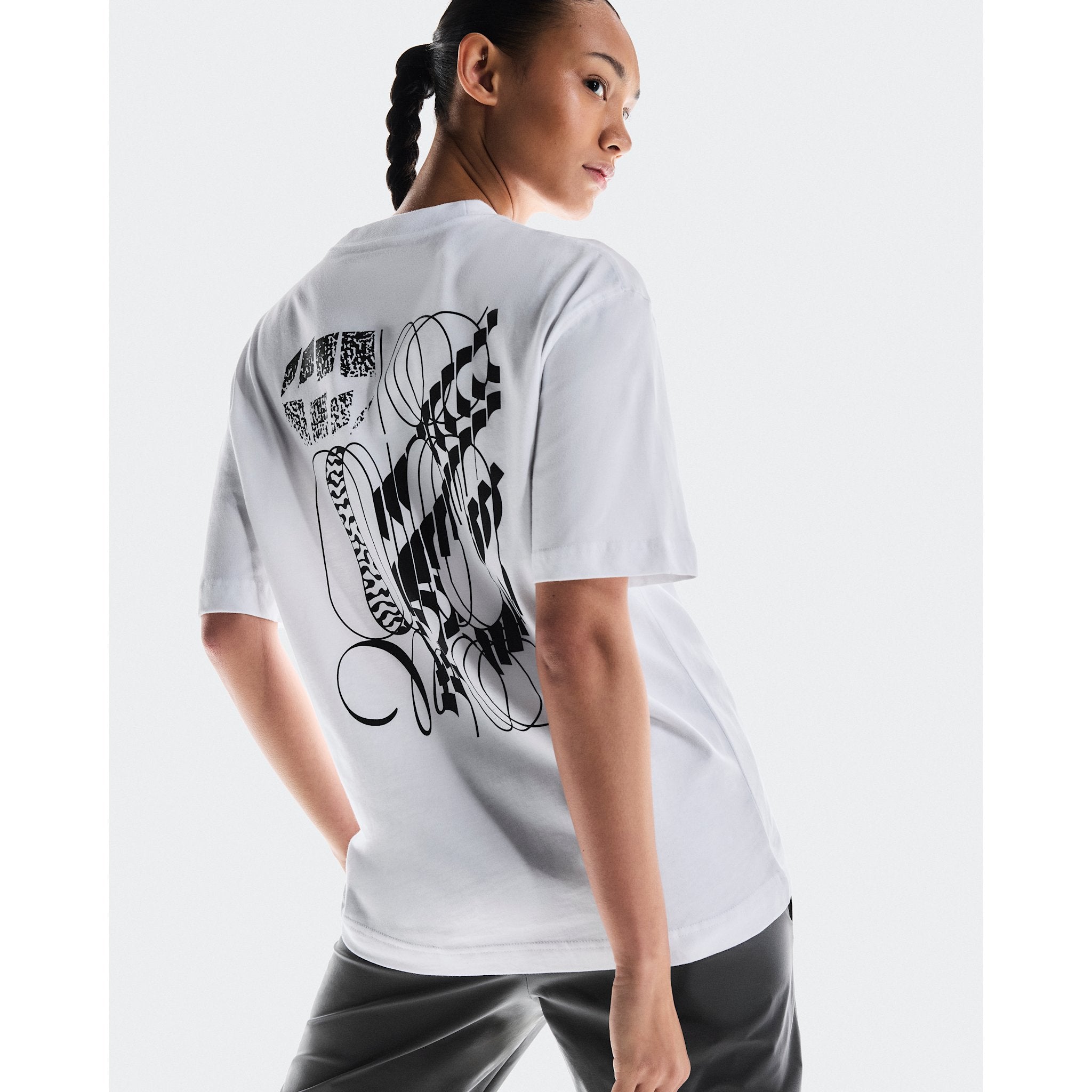 On Club-T Graphic White | Black