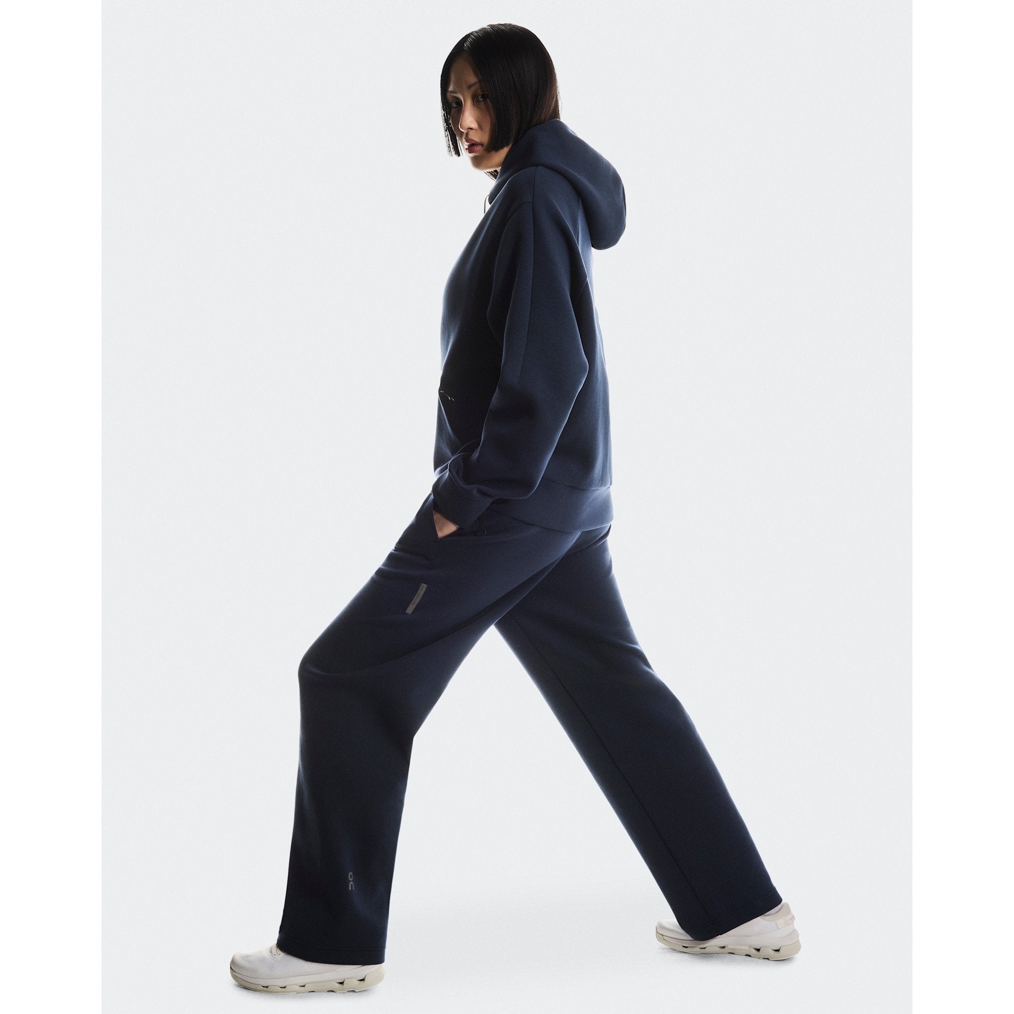 On Focus Tech Sweatpants Navy