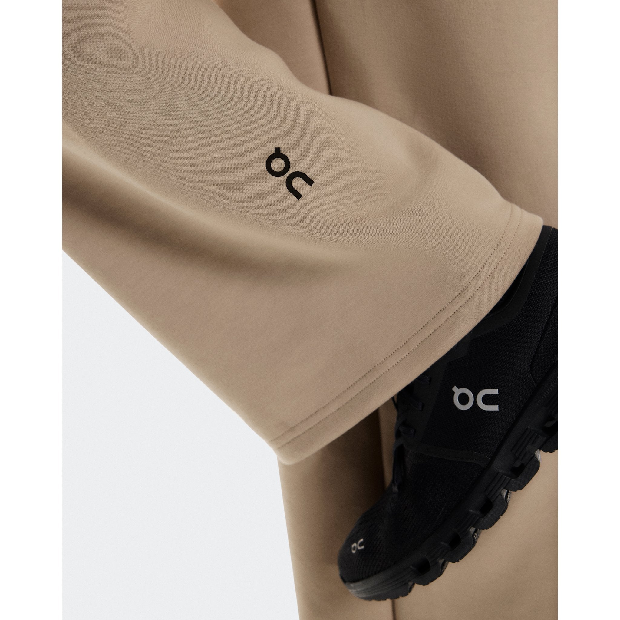 On Focus Tech Sweatpants Desert