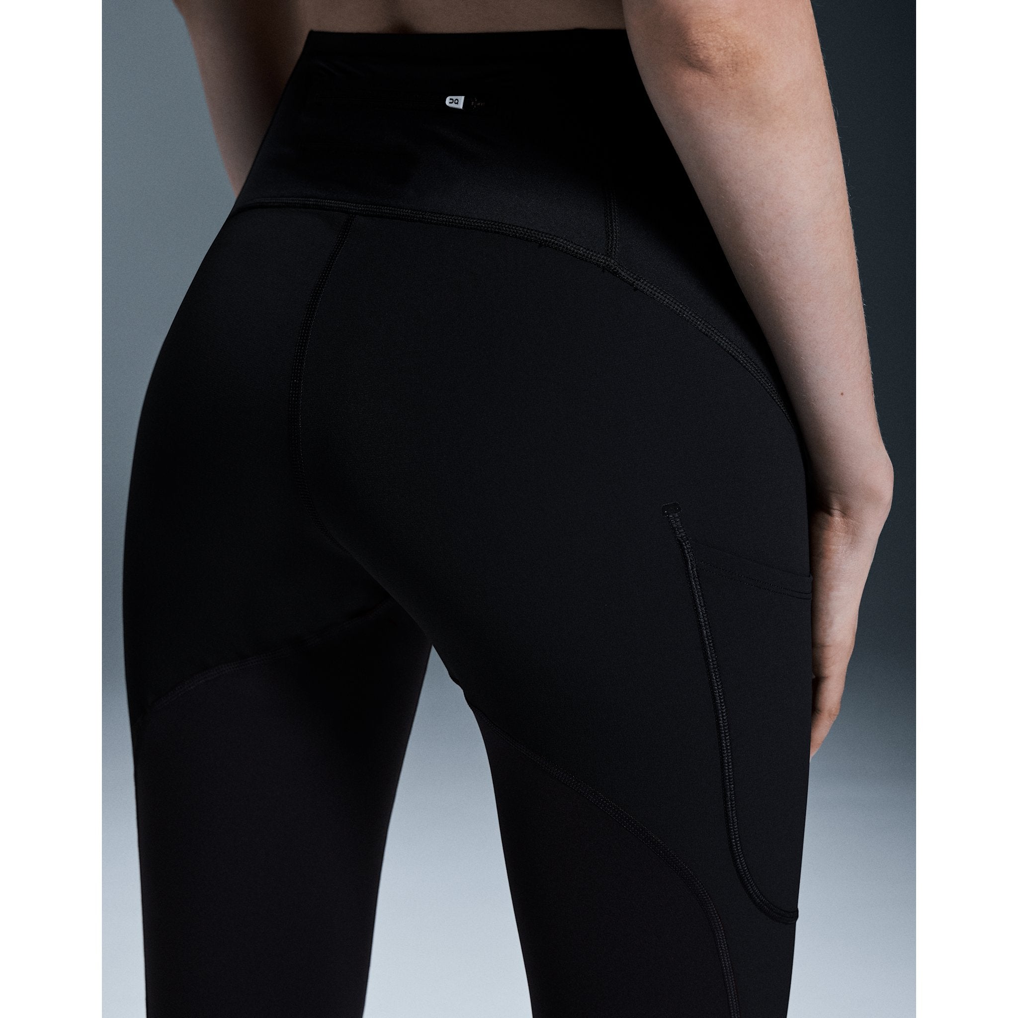 On Trek Tight Black | Mulberry