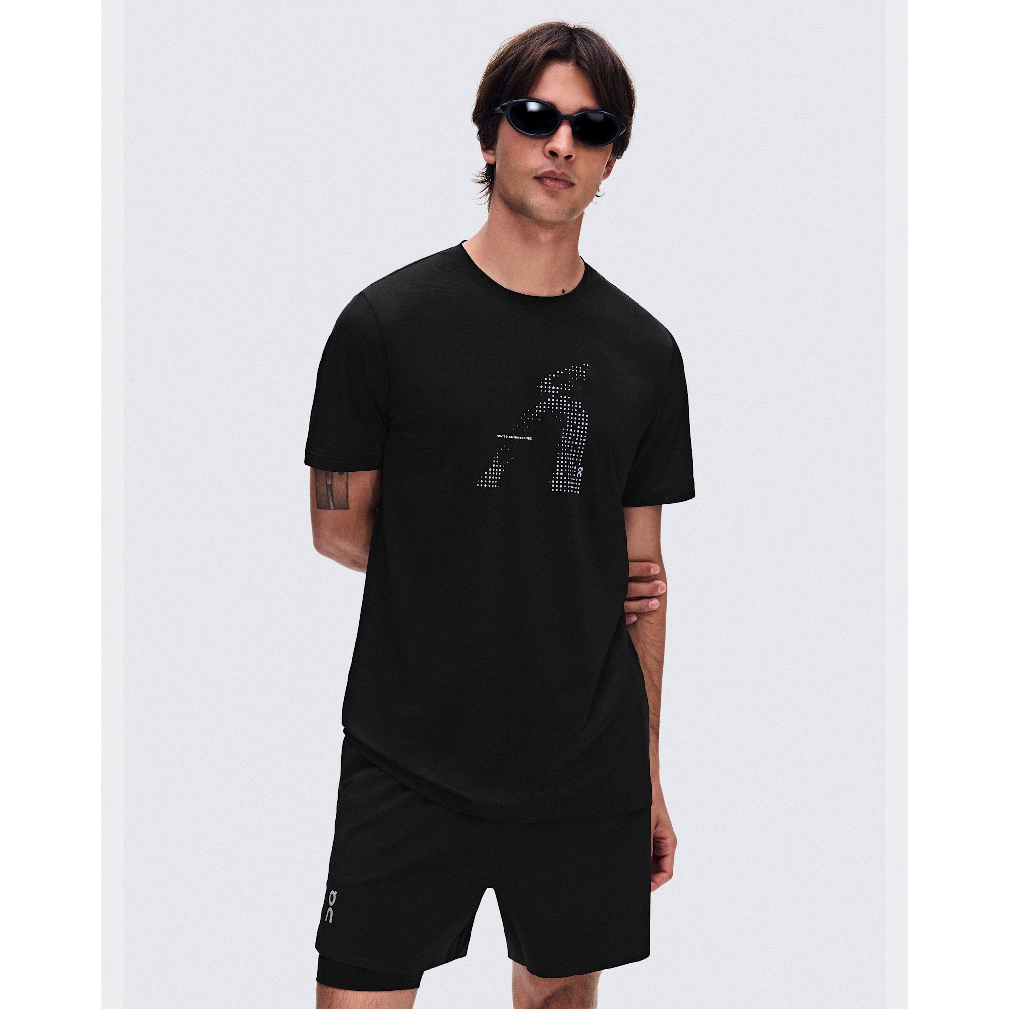 On Core-T Graphic Black