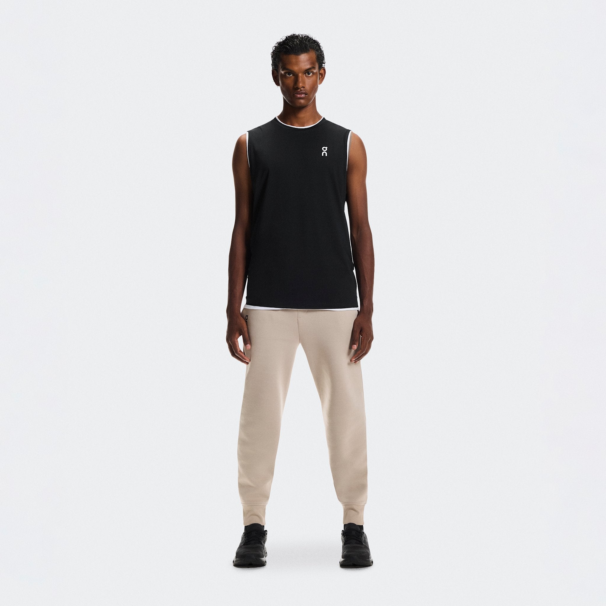 On Focus Tech Sweatpants Desert