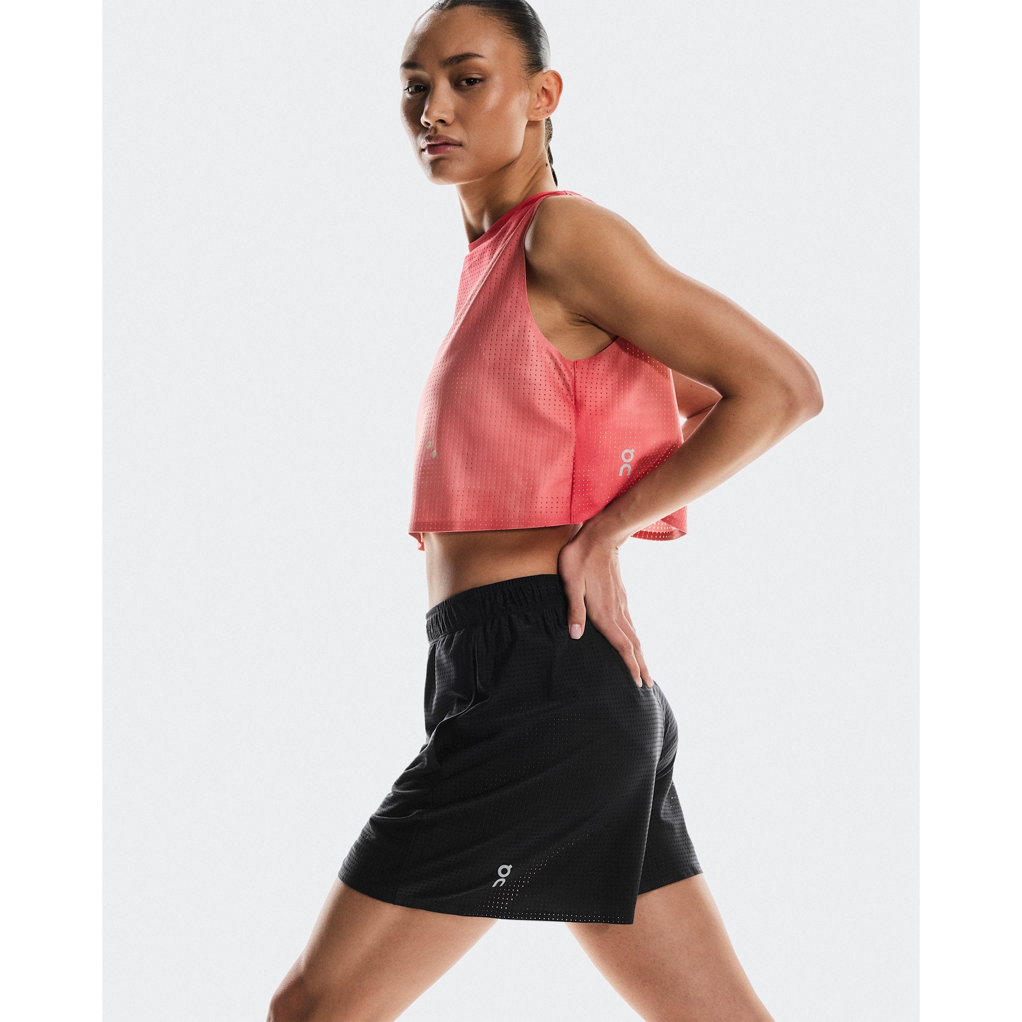 On Pace Mesh Shorts Black