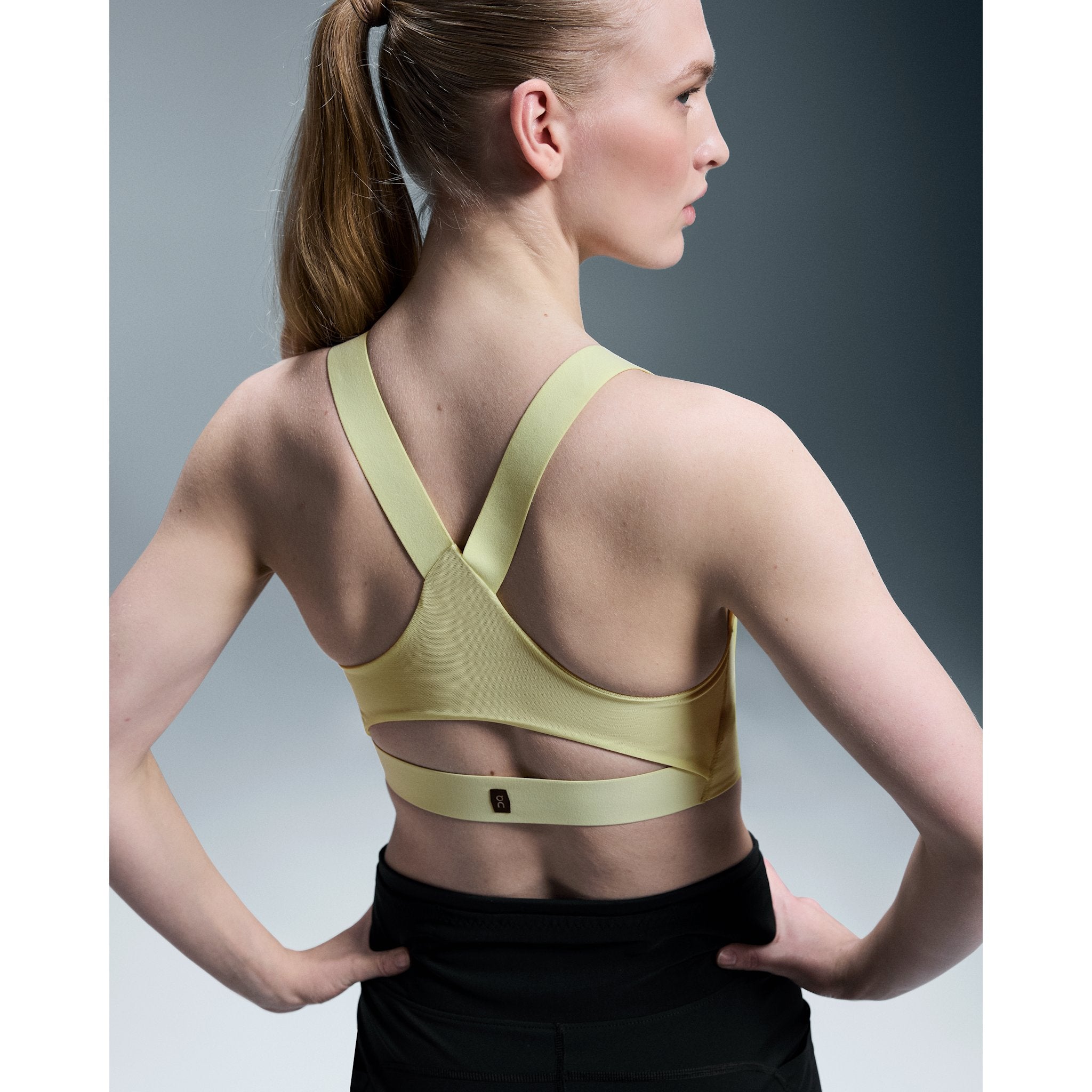 On Performance Flex Bra Hay