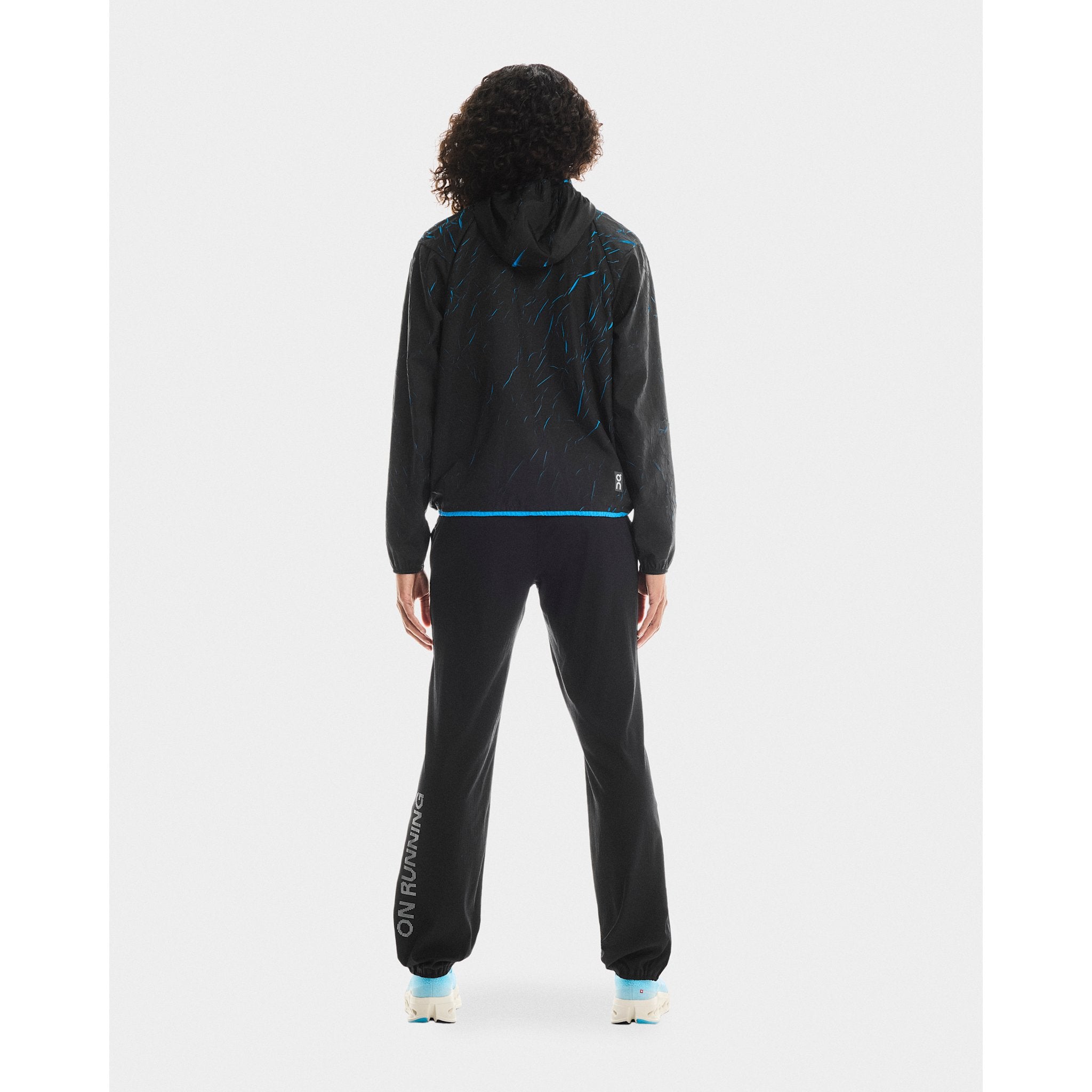 On Pace Run Jacket Malibu | Black