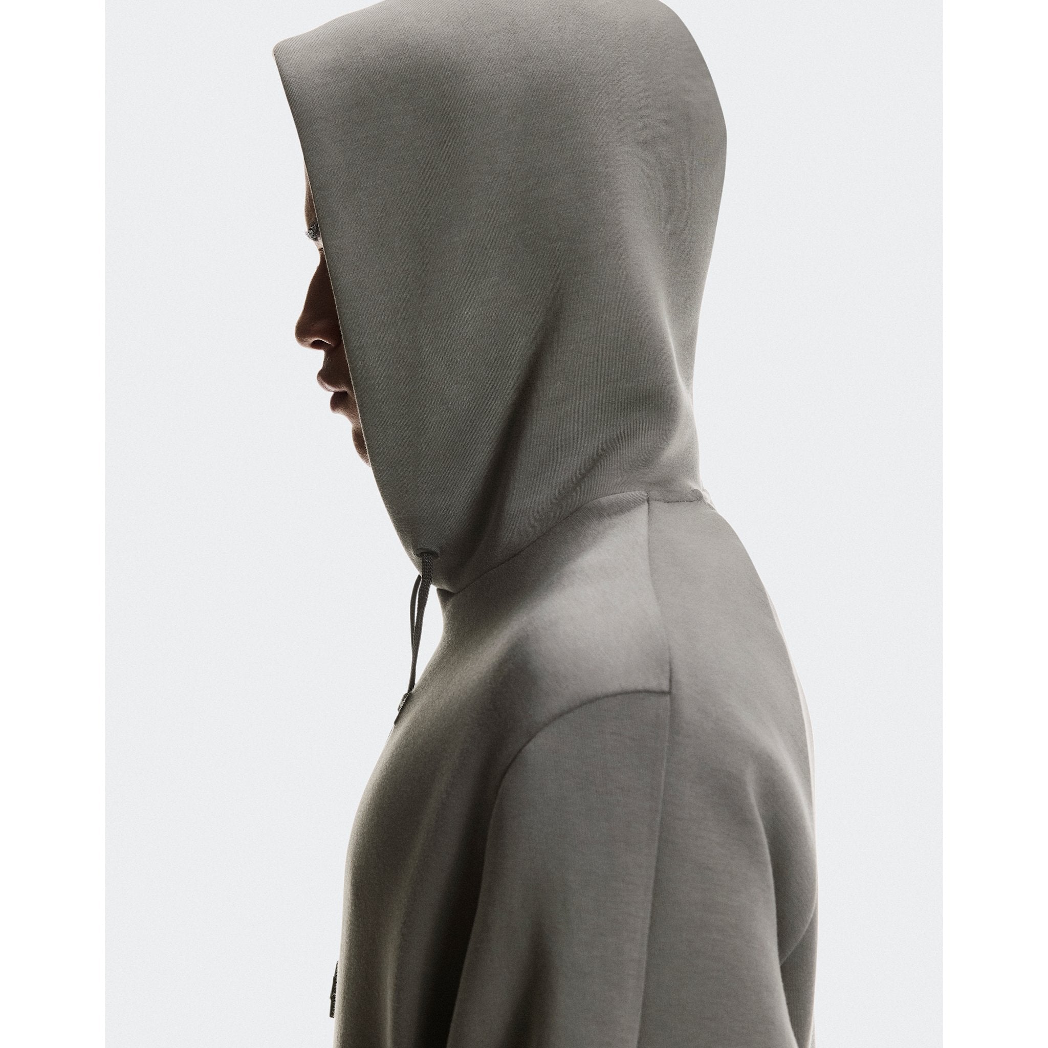 On Focus Tech Hoodie Shadow
