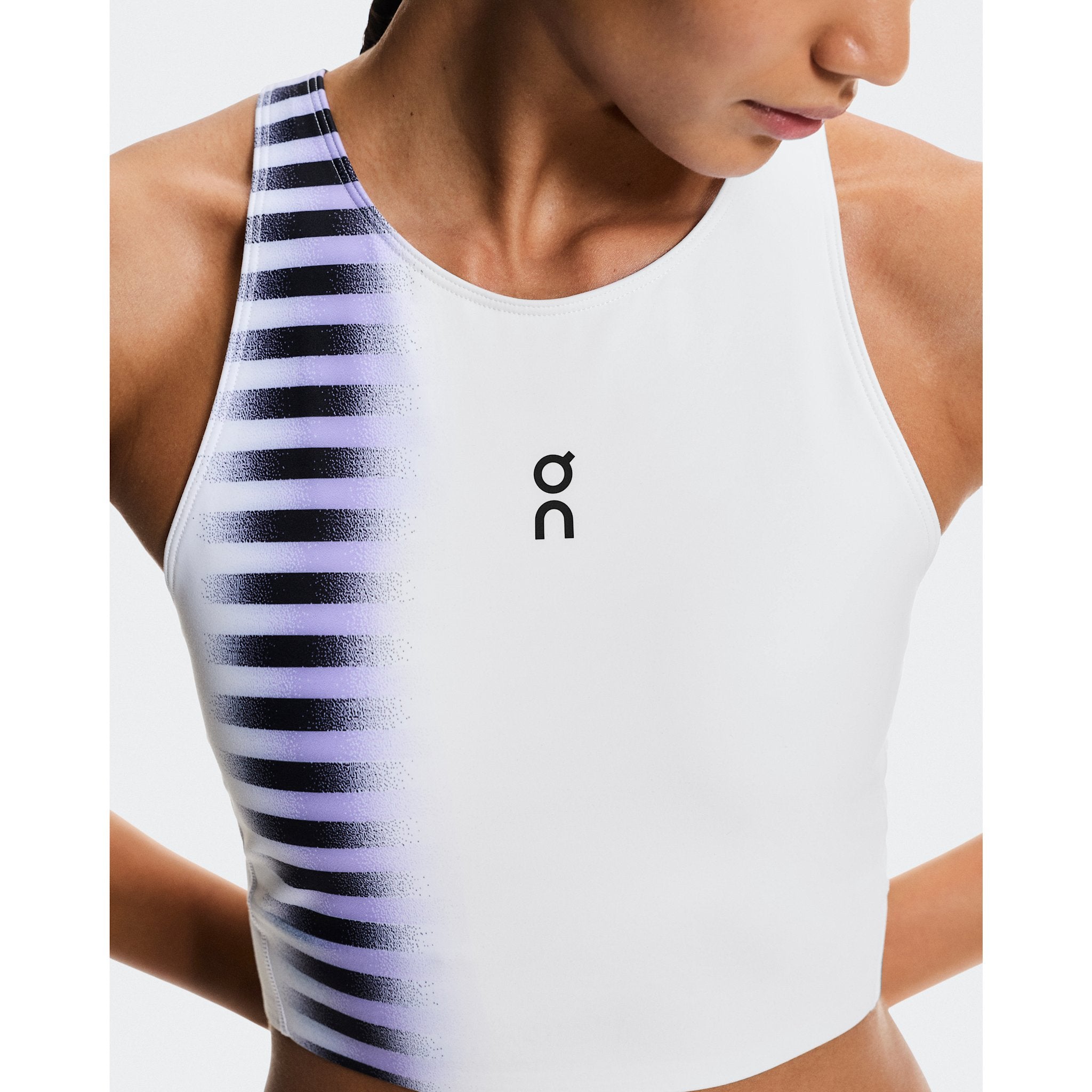 On Court Crop Top Edge White | Black