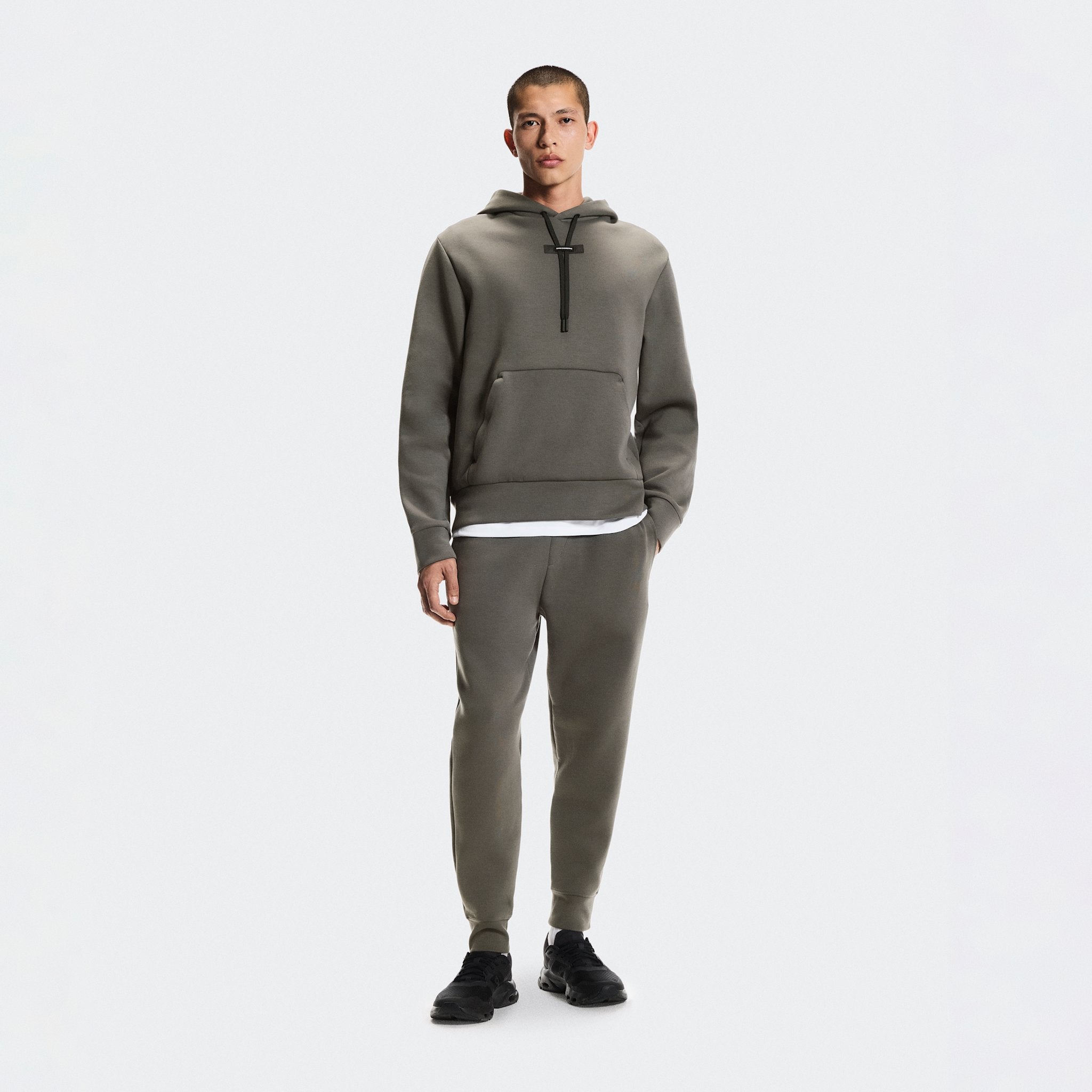 On Focus Tech Sweatpants Shadow