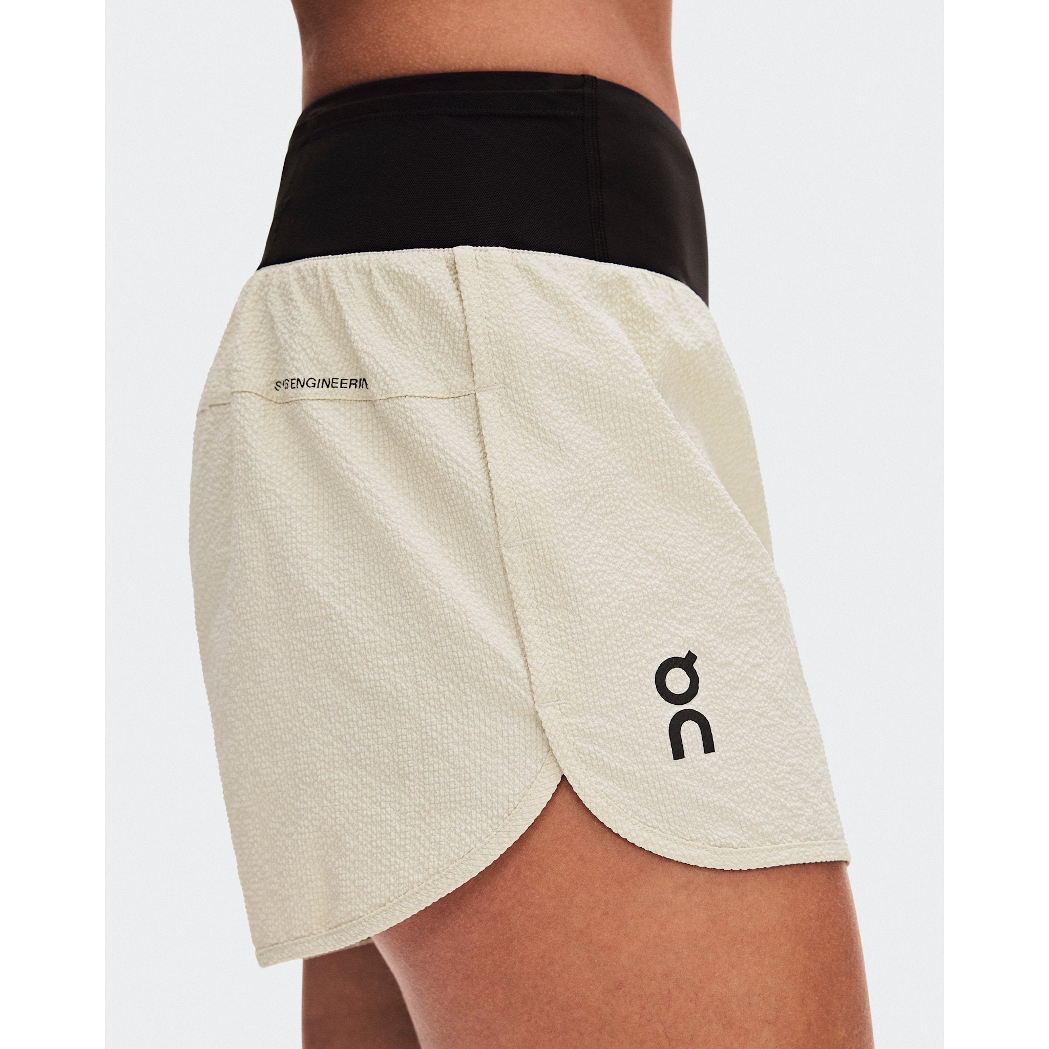 On Performance Volt Shorts Hare