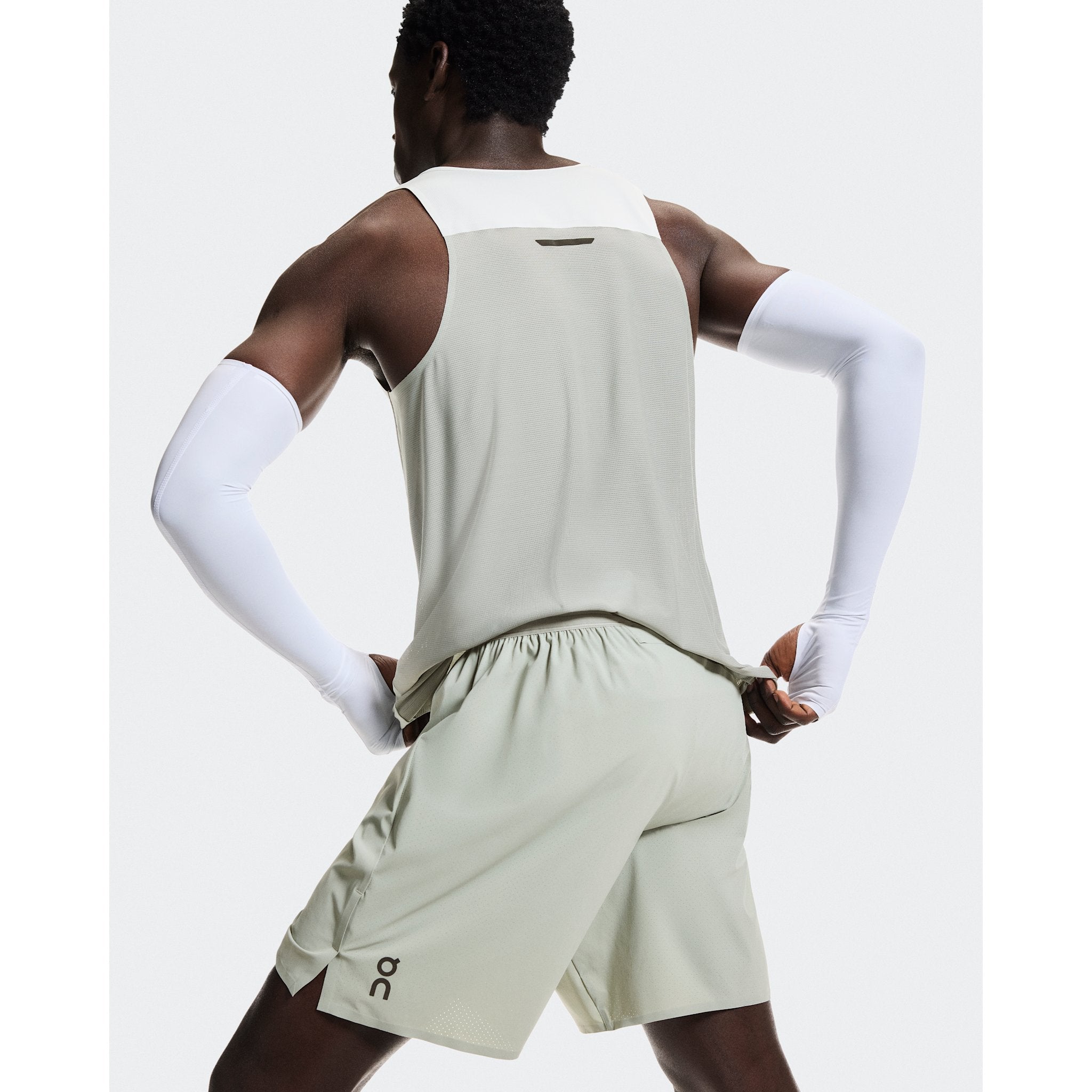 On 7" Performance Shorts Tin